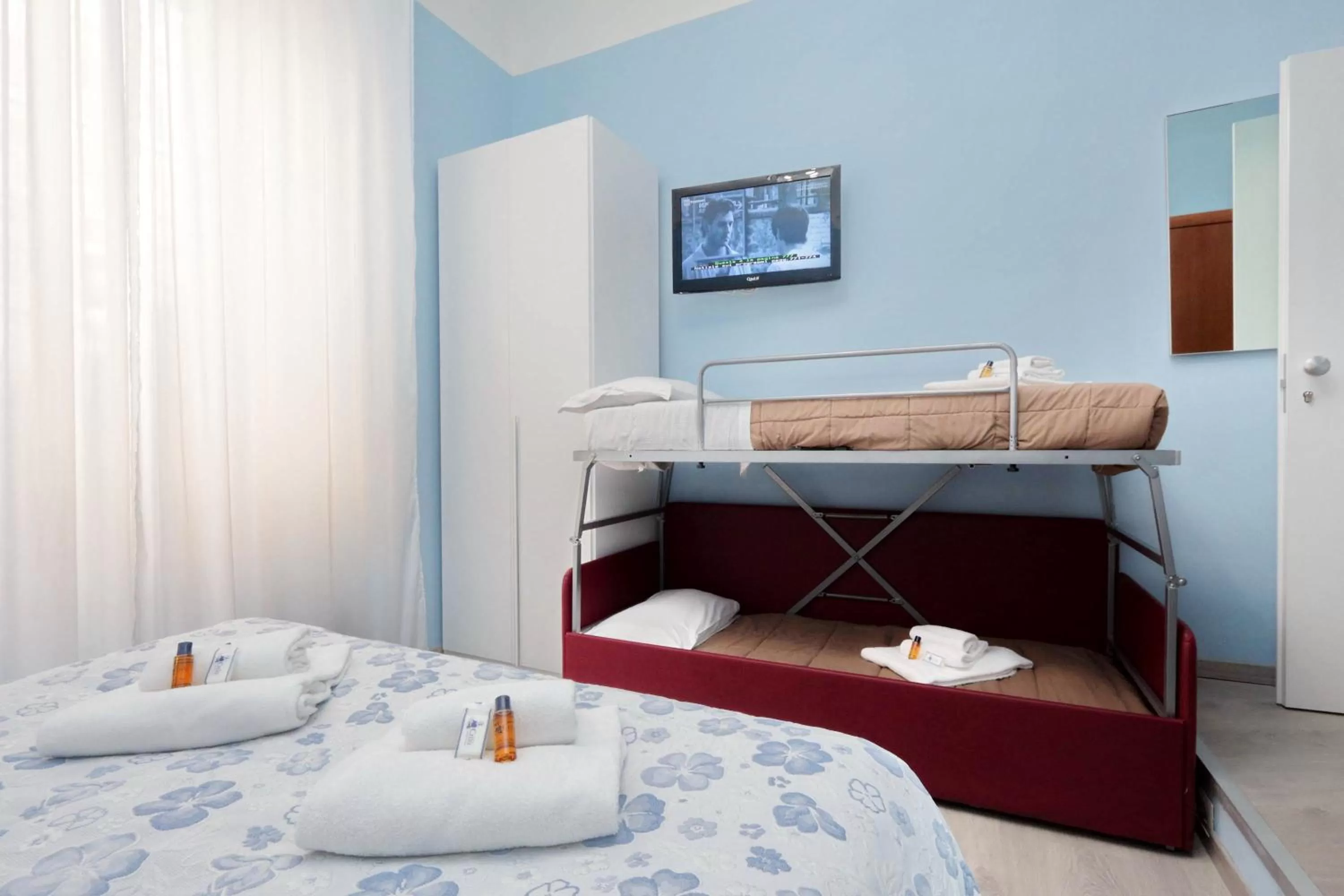 bunk bed, Bed in Domus Domas & Boutique - Golden Keys Collection