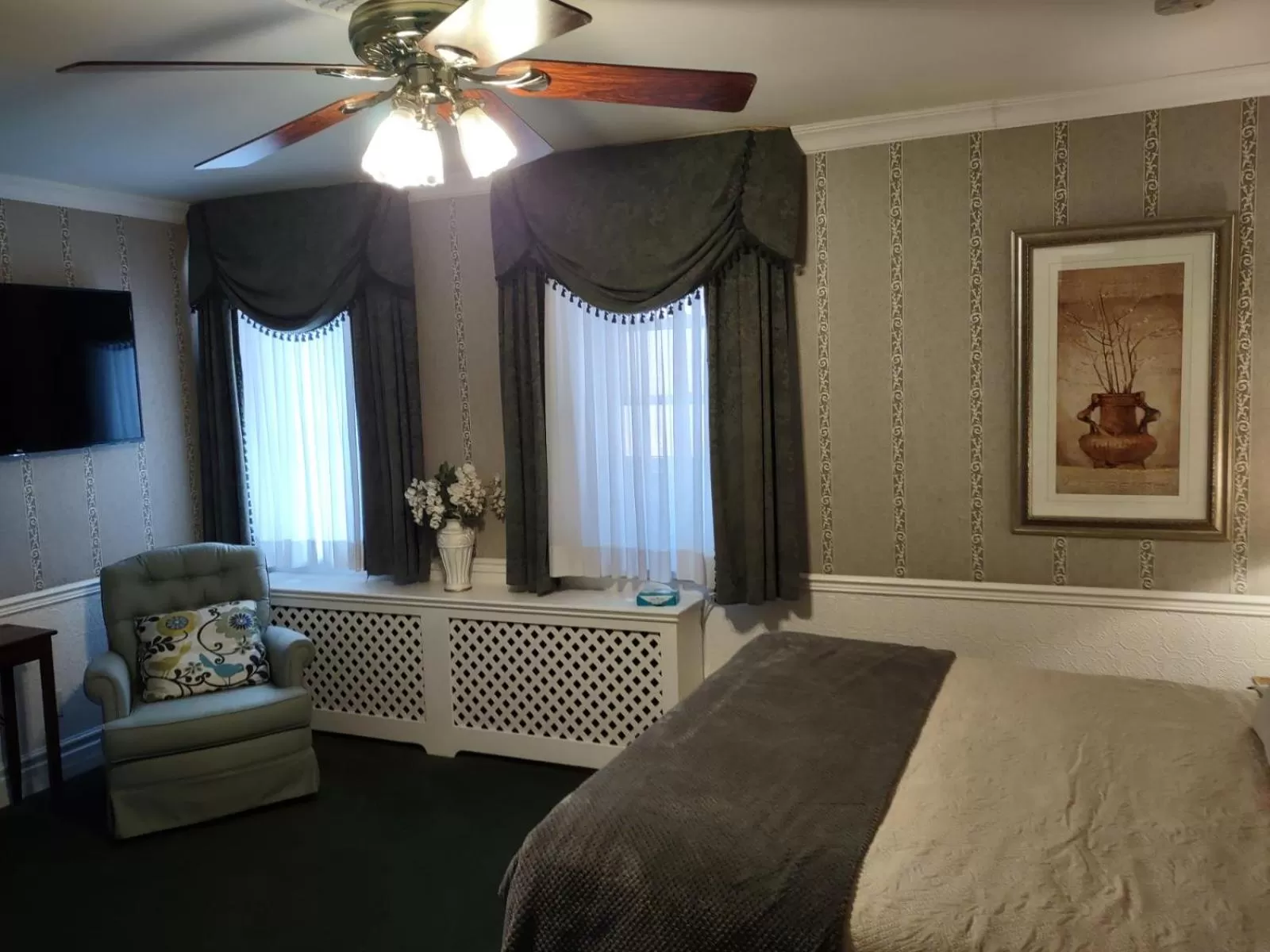 TV and multimedia, Seating Area in The King George Inn