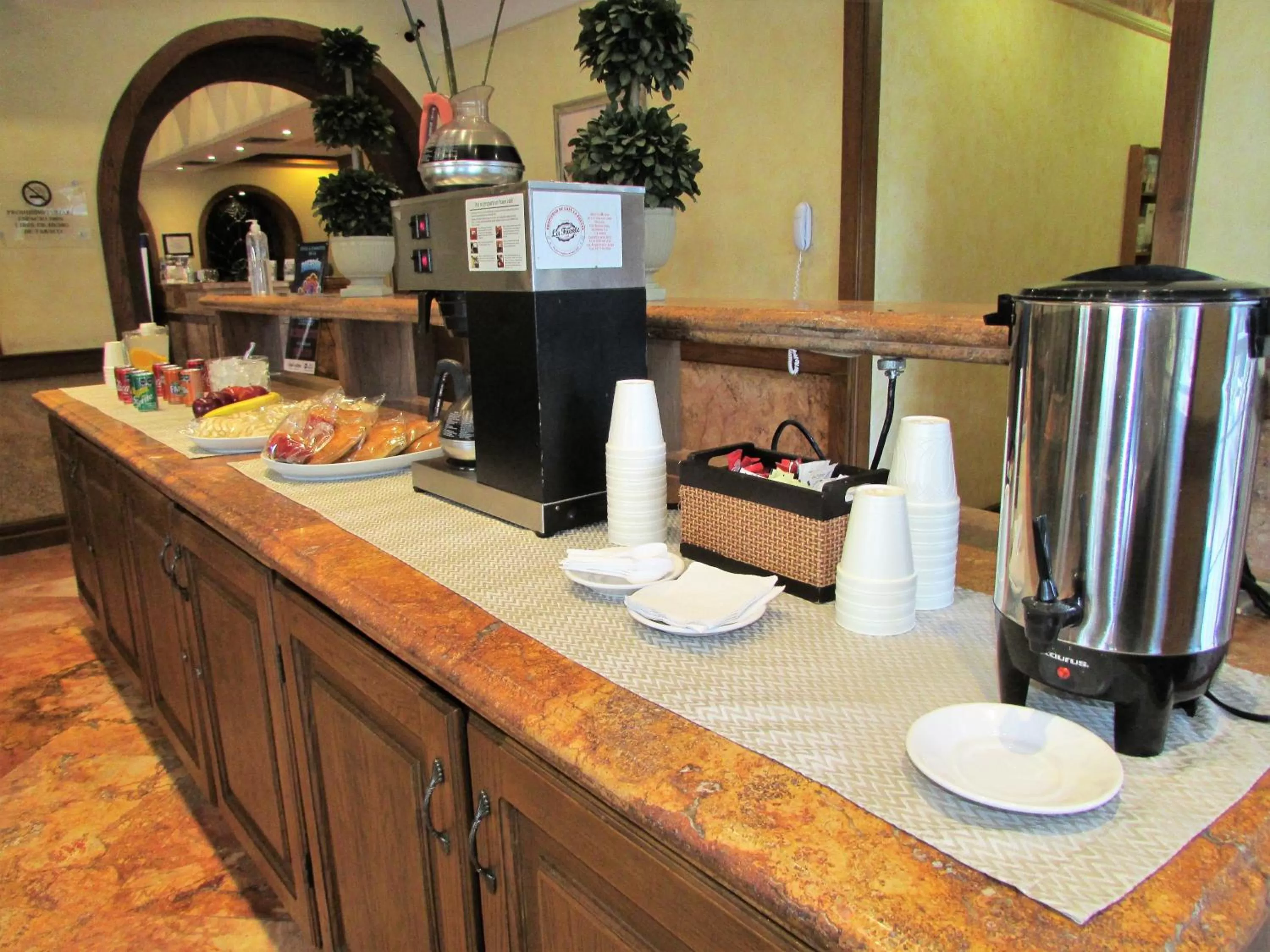 Breakfast in Best Western Hotel Posada Del Rio Express