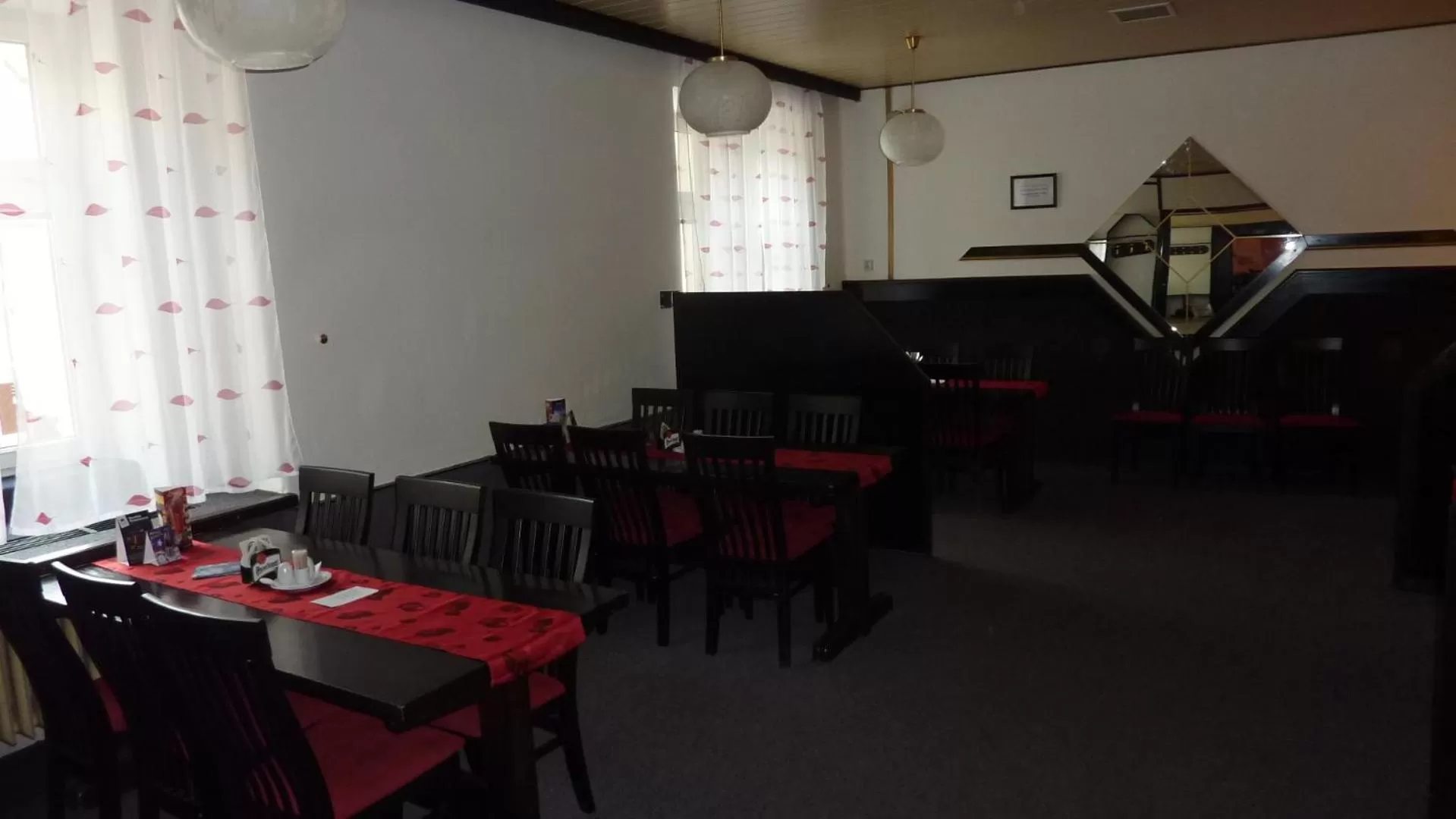 Restaurant/places to eat in Hotel THT