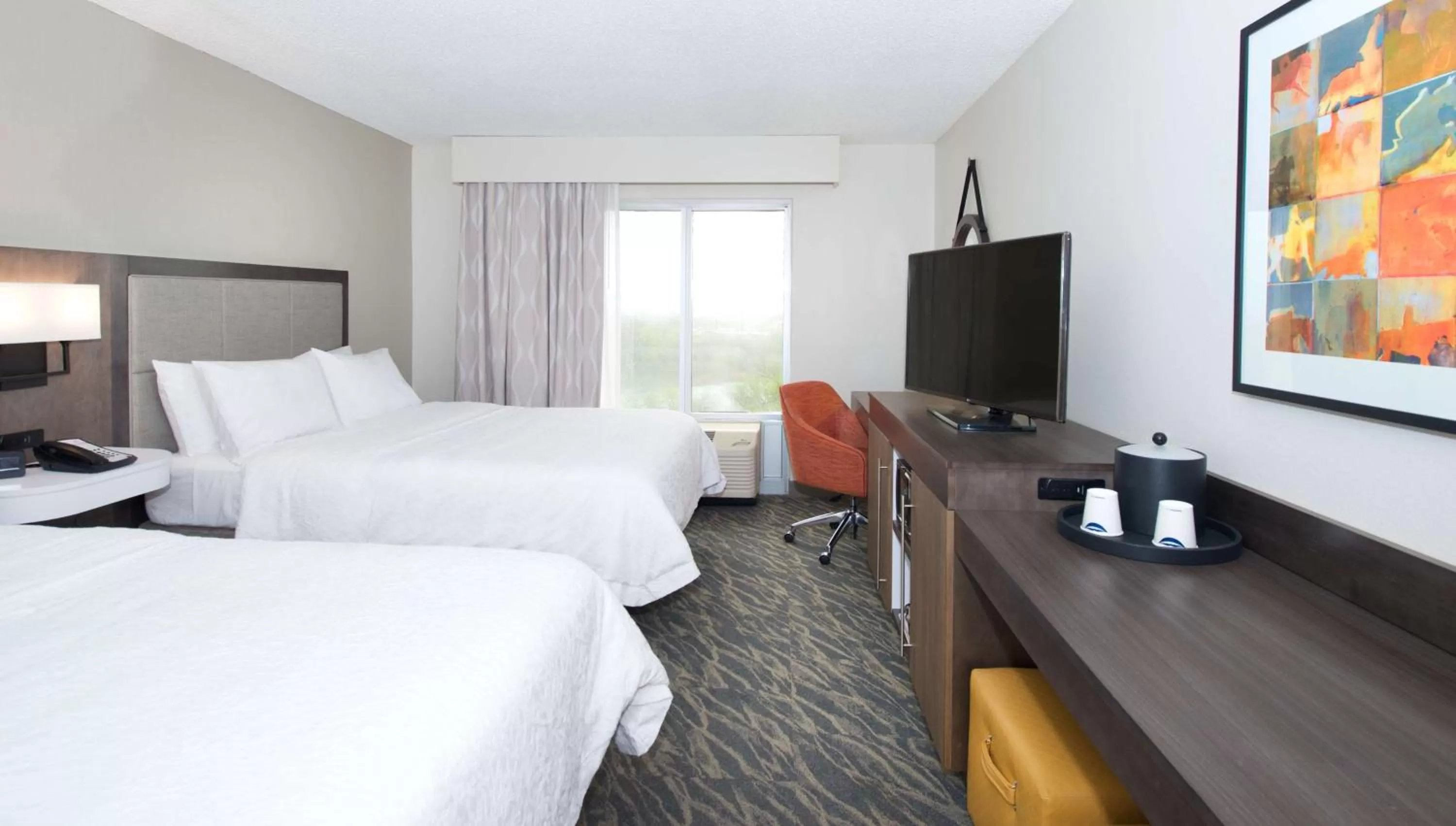 Bed in Hampton Inn & Suites N Ft Worth-Alliance Airport