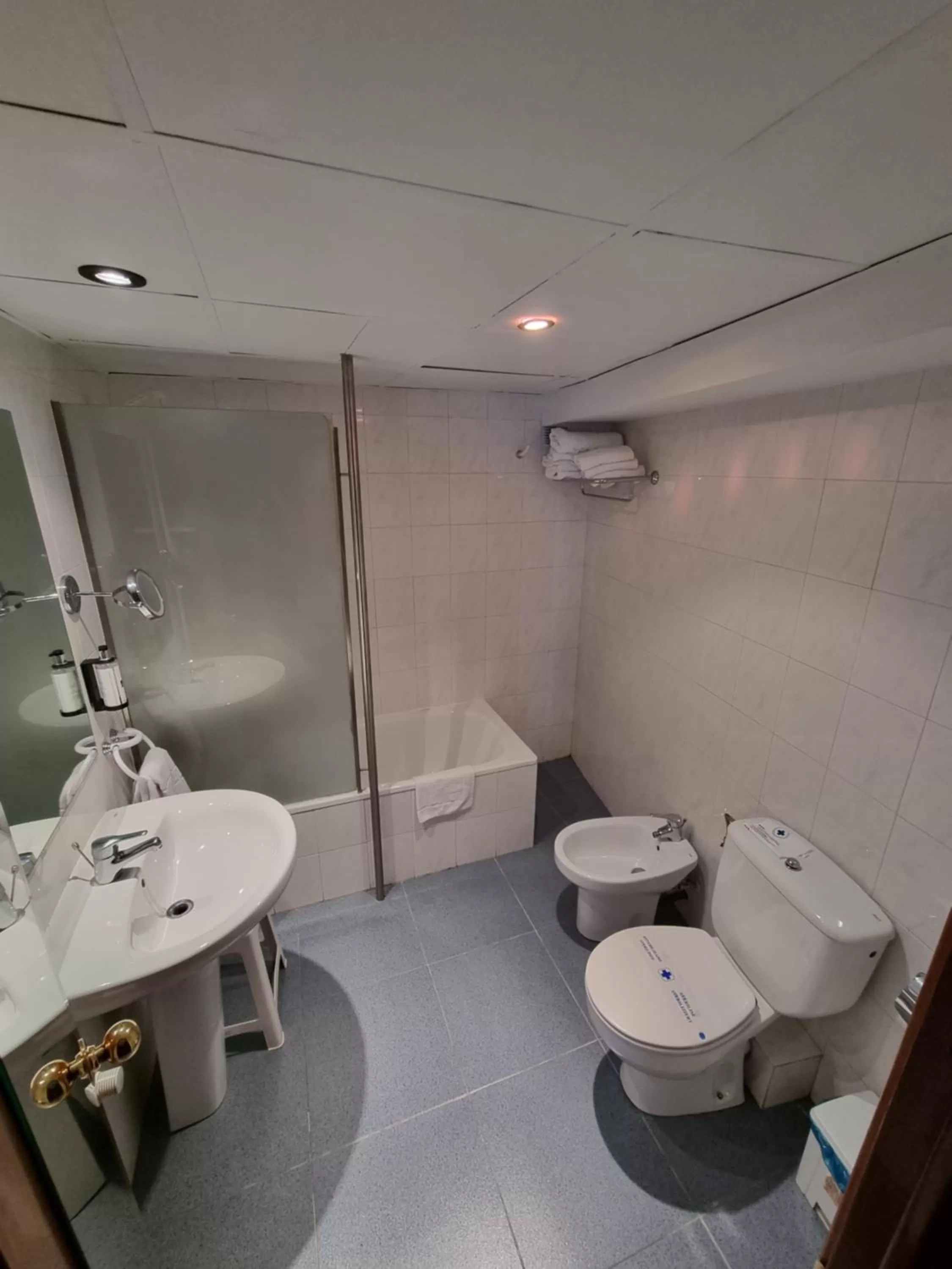 Shower in Hotel Cims Pas de La Casa