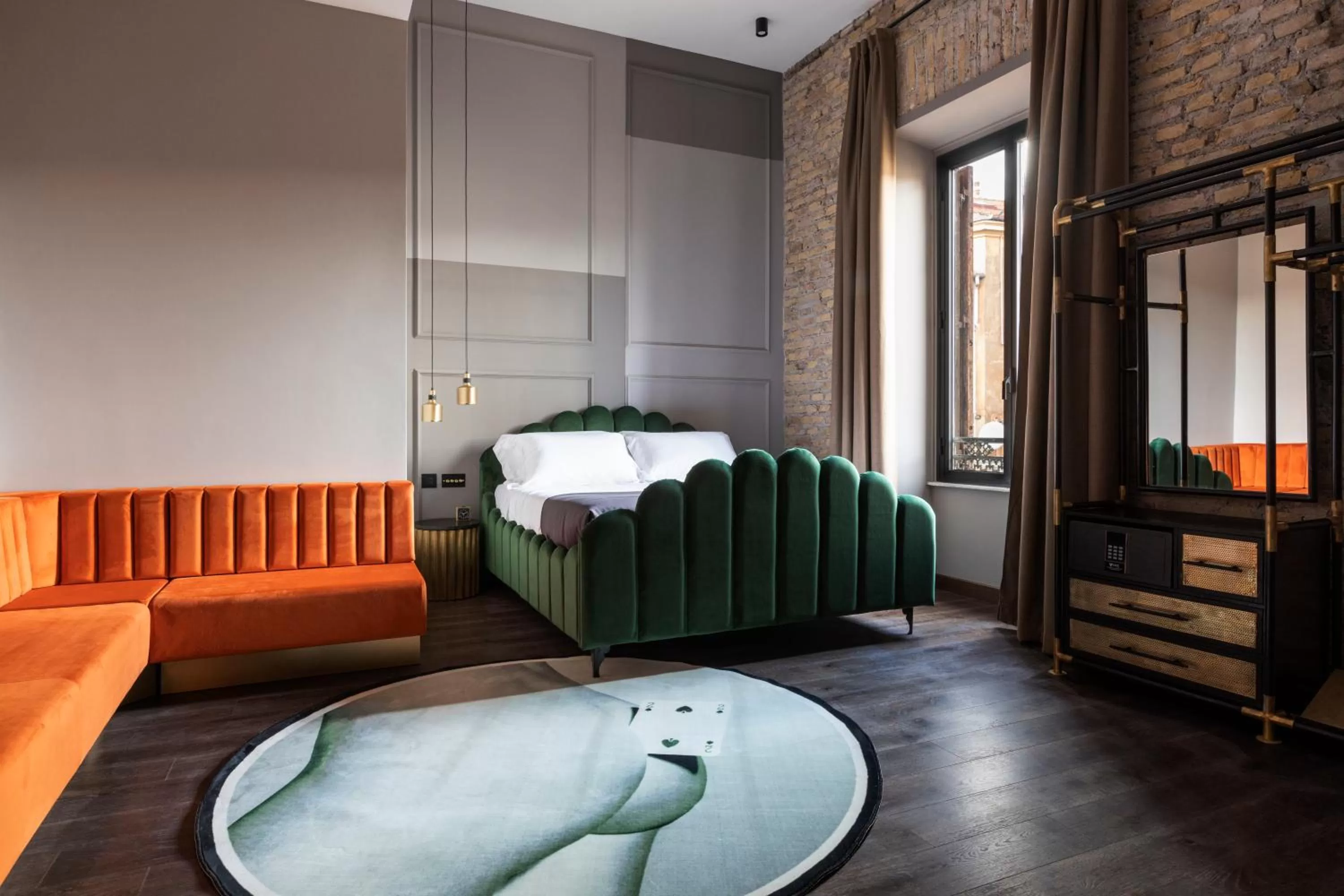 TV and multimedia, Bed in Chapter Roma