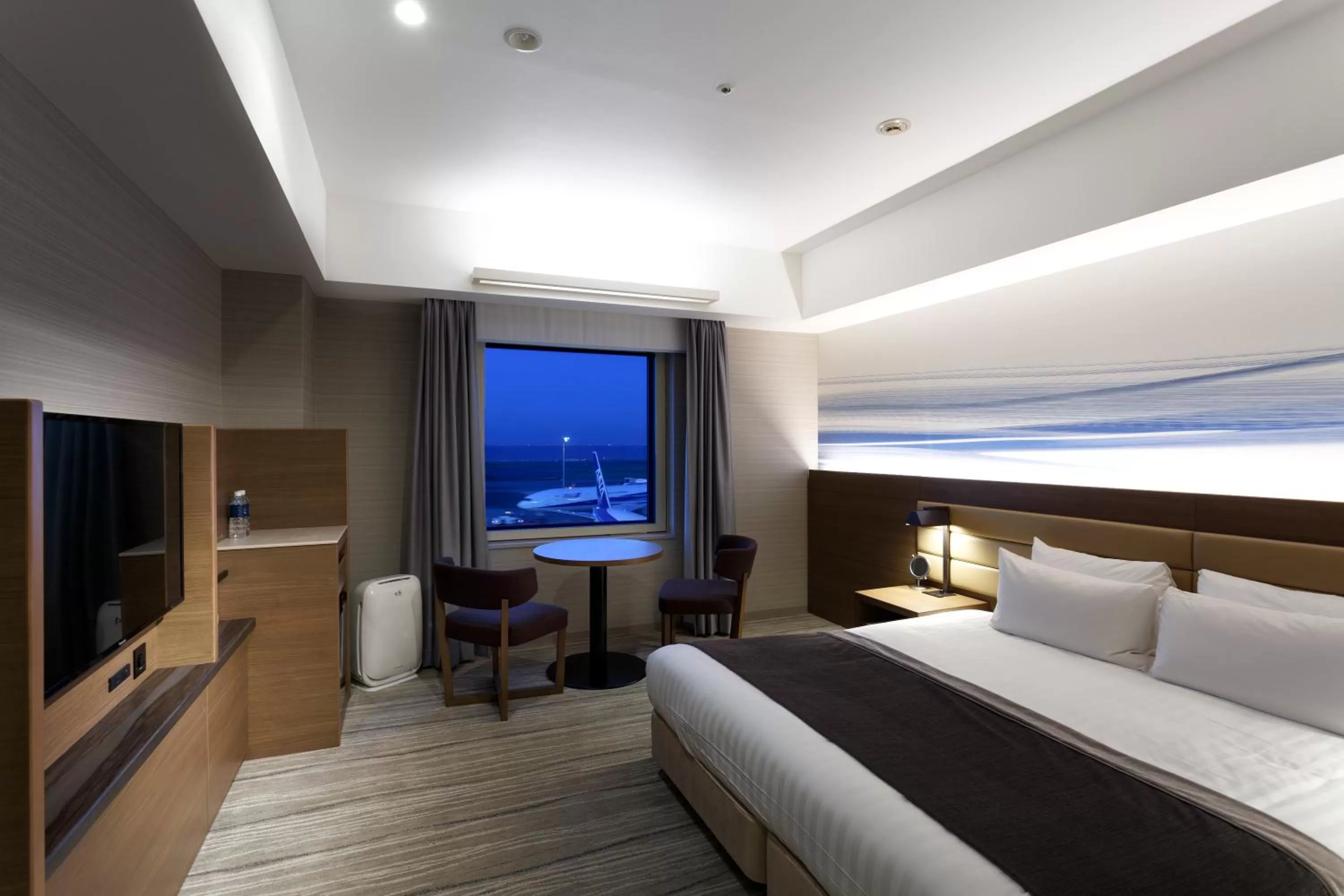 Photo of the whole room, Bed in Haneda Excel Hotel Tokyu Haneda Airport Terminal 2