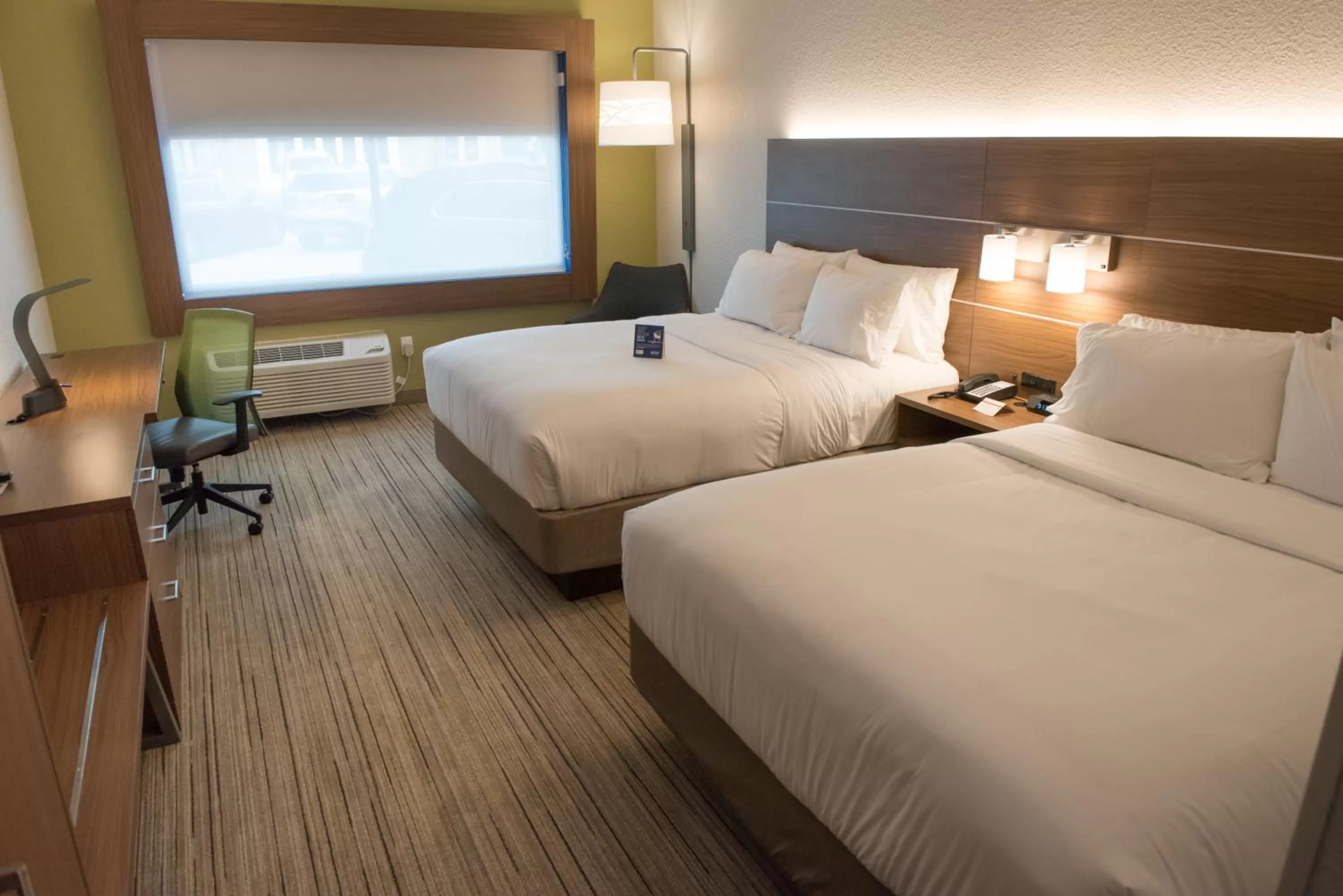Photo of the whole room, Bed in Holiday Inn Express & Suites - Louisville N - Jeffersonville by IHG
