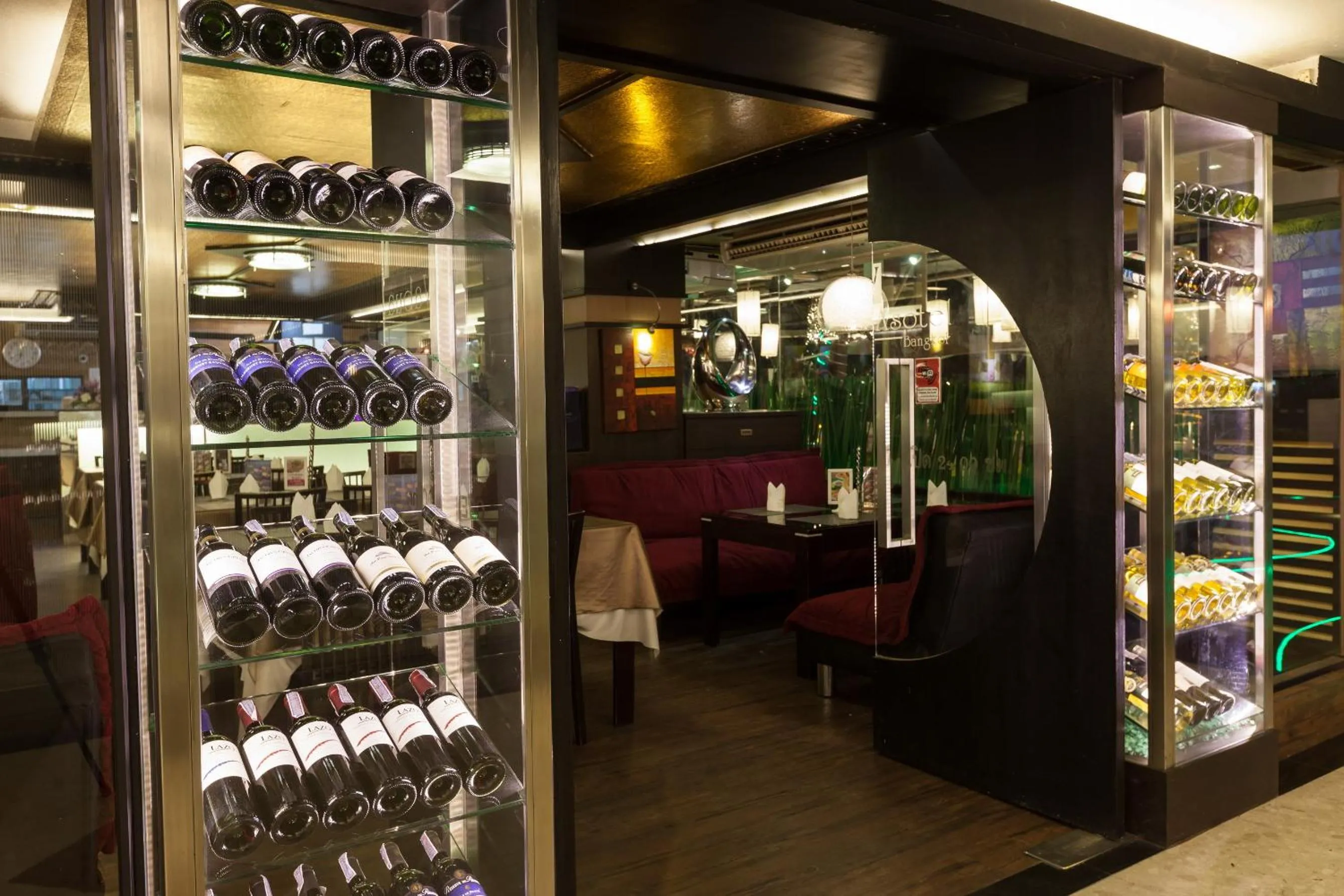 Restaurant/places to eat in Vabua Asotel Bangkok