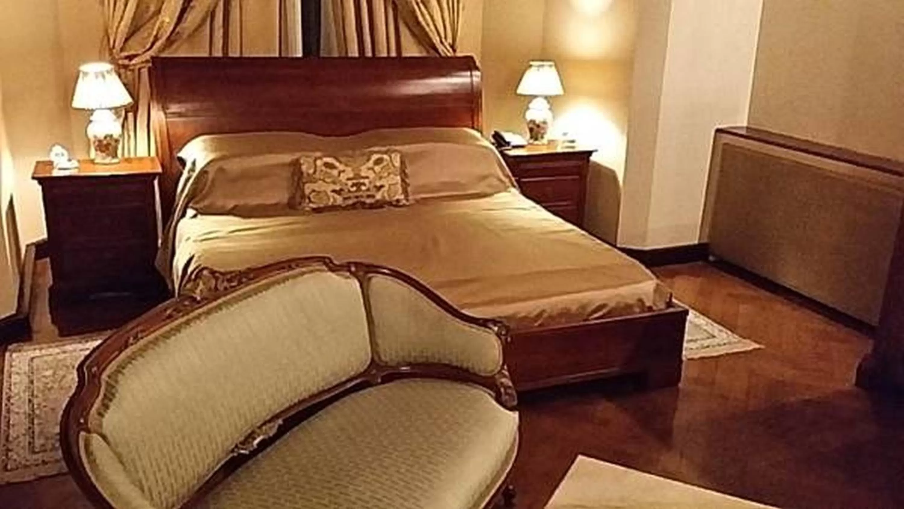 Grand Boutique Hotel