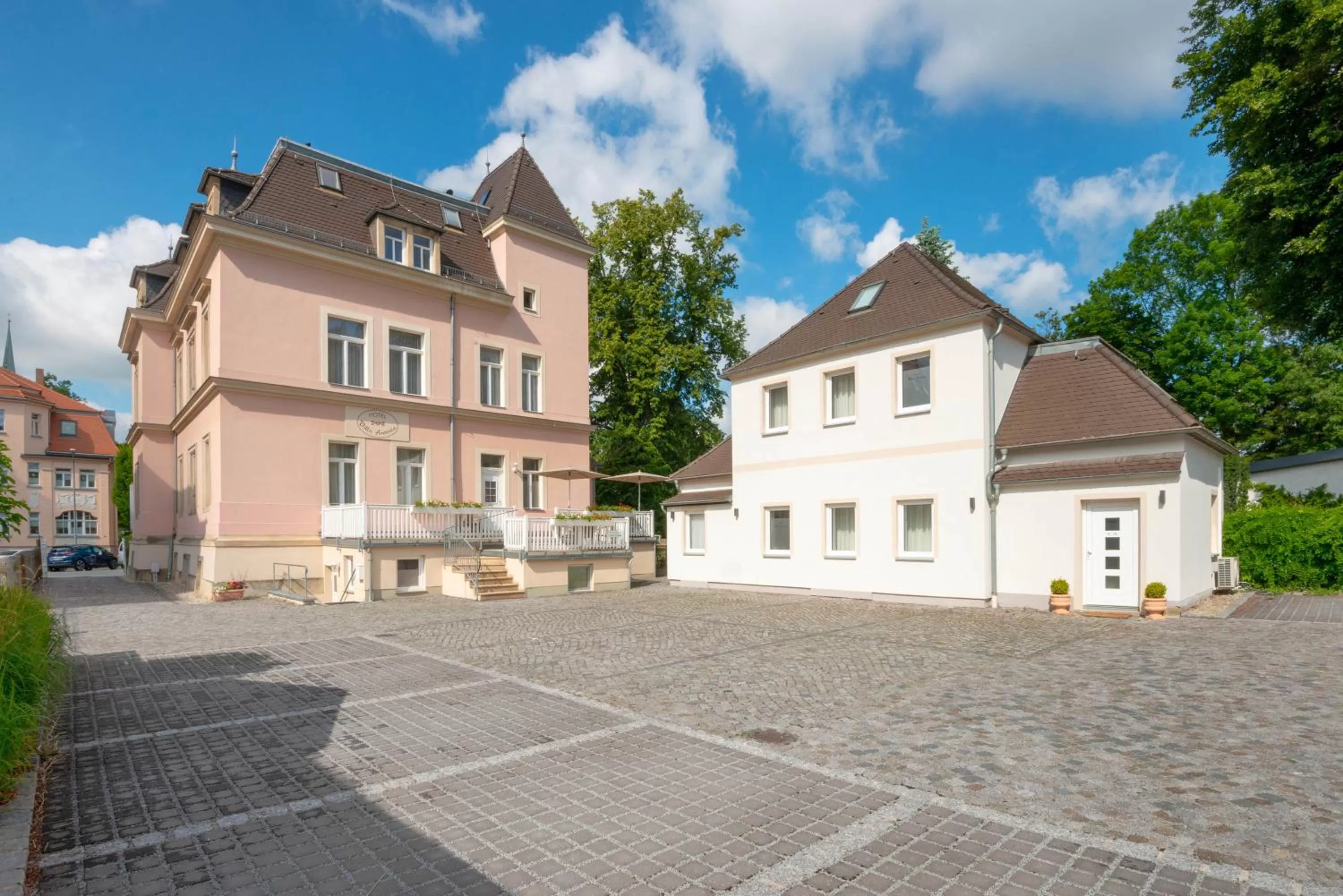 Parking in Villa Antonia