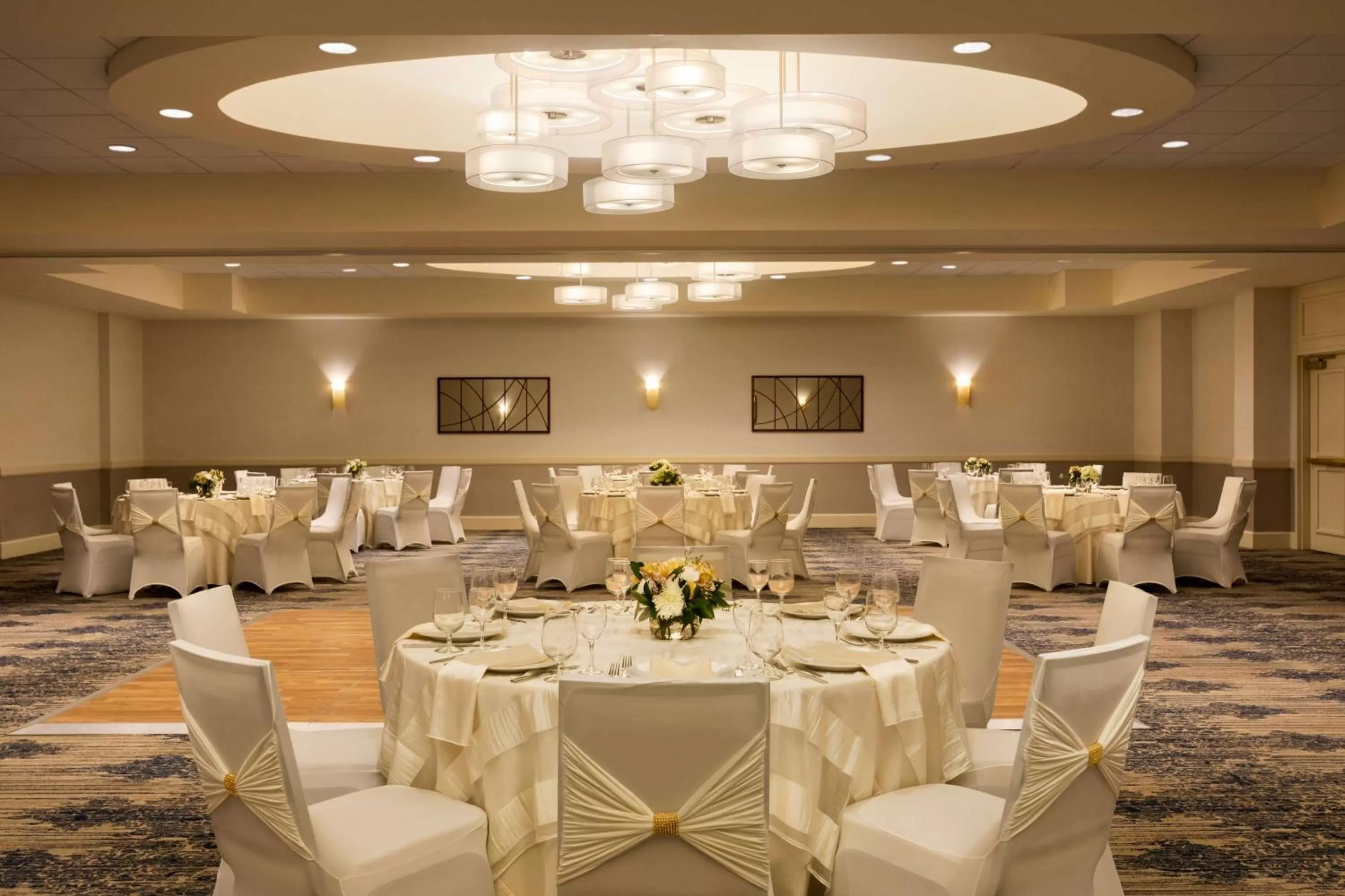 Lobby or reception in Embassy Suites by Hilton Boston Waltham