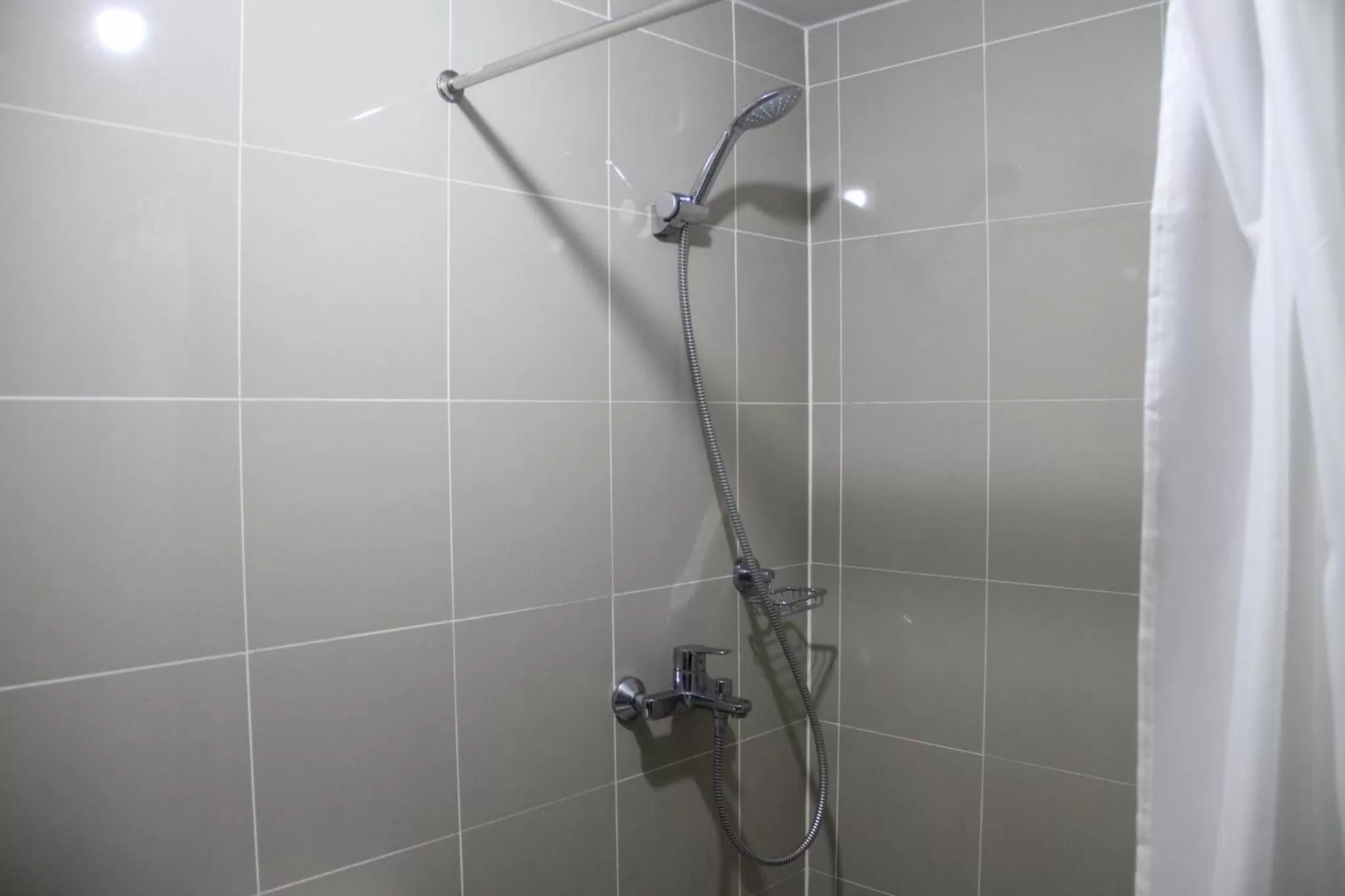 Bathroom in Cubao ManhattanHeights Unit 23D Tower C, 1 BR