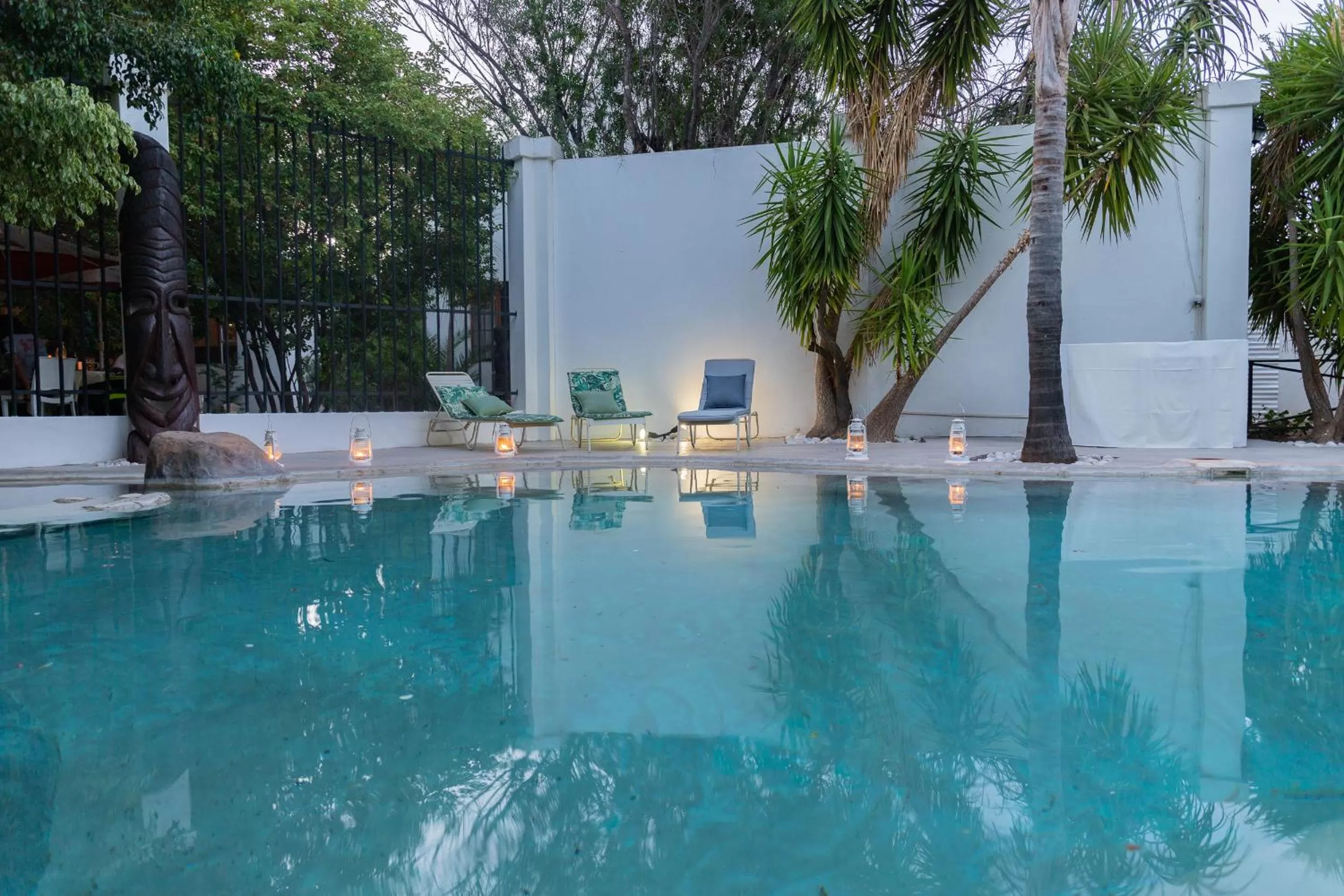 Swimming pool in Out of Africa Town Lodge