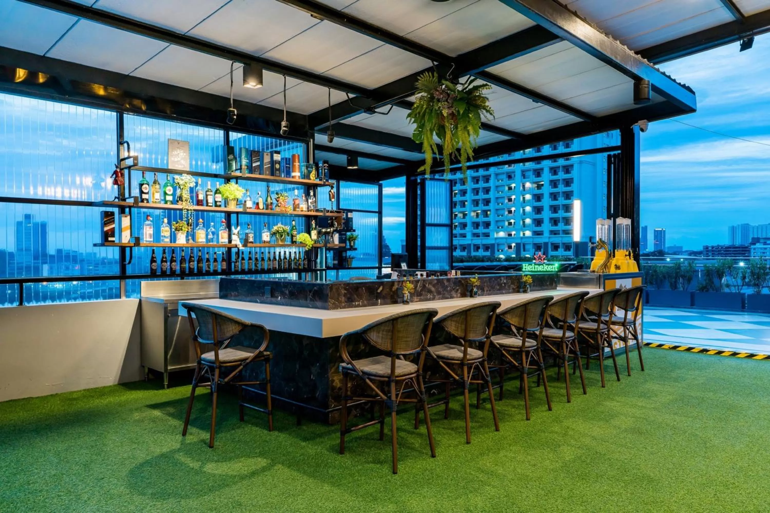 Lounge or bar in SureStay Plus by Best Western T Pattaya