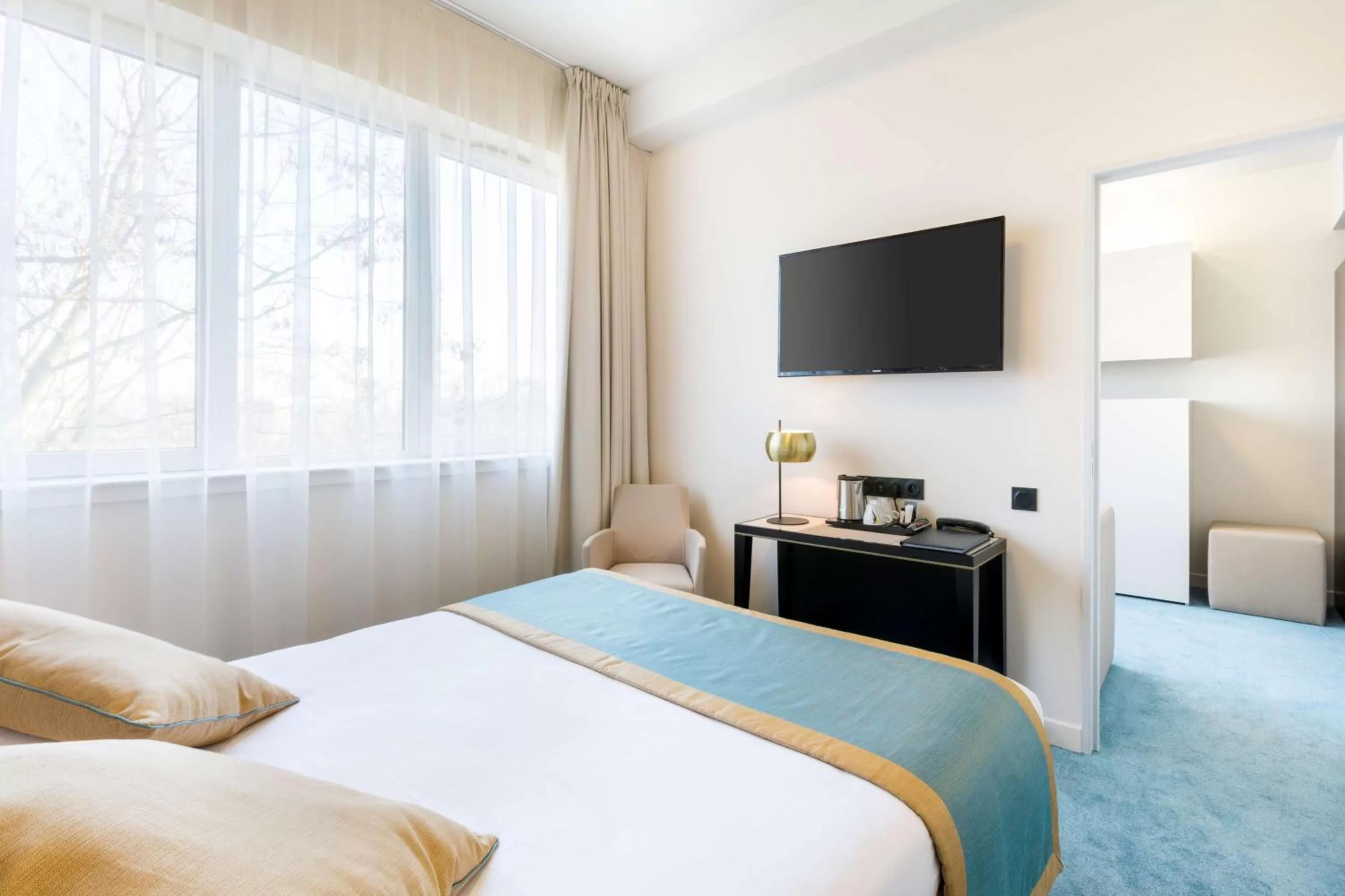 Photo of the whole room, Bed in Best Western Hôtel Journel Paris Sud