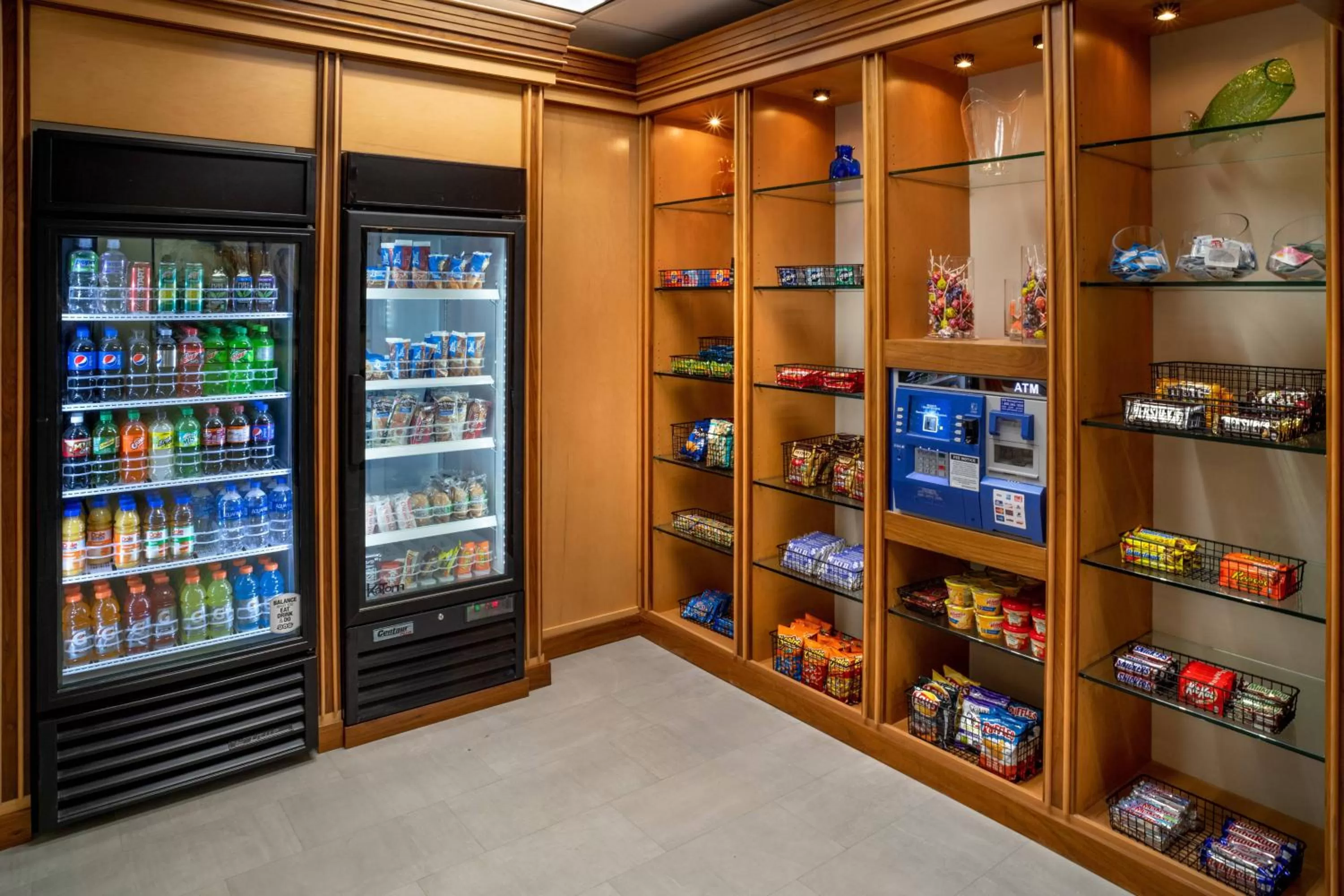 Other, Supermarket/Shops in Delta Hotels by Marriott Huntington Mall