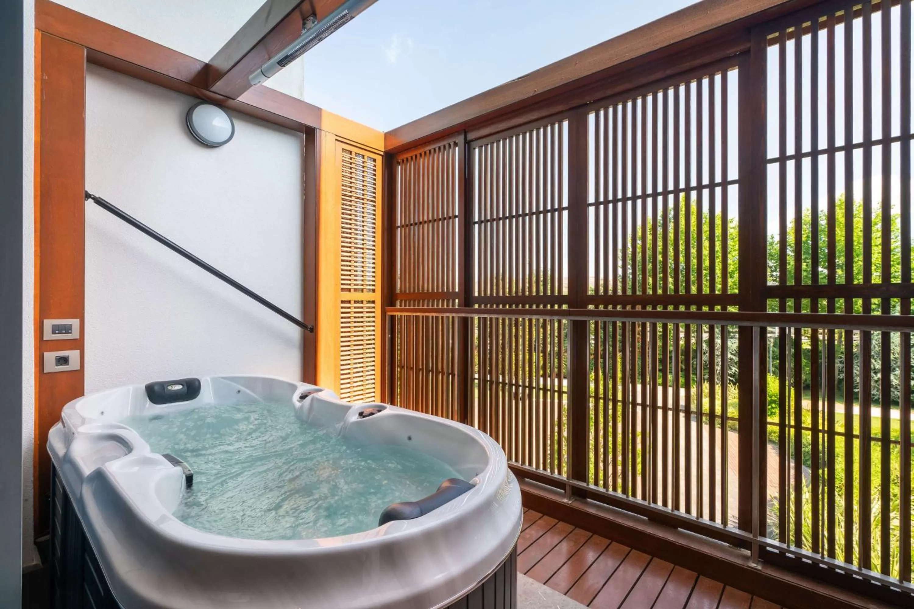 Hot Tub in Radisson Blu Hotel & Spa, Istanbul Tuzla