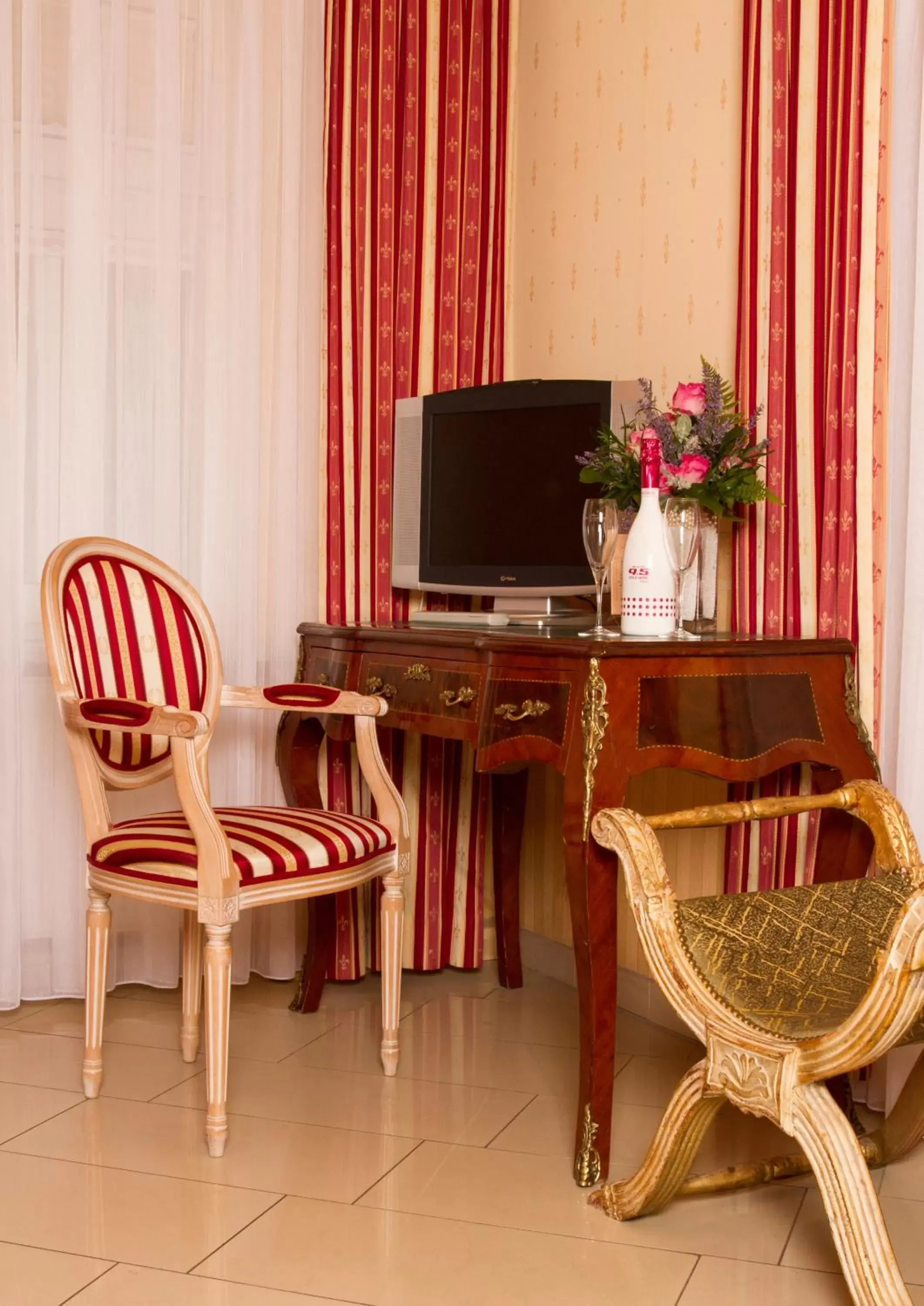 Double Room in Hotel Don Giovanni Double Room in Hotel Don Giovanni