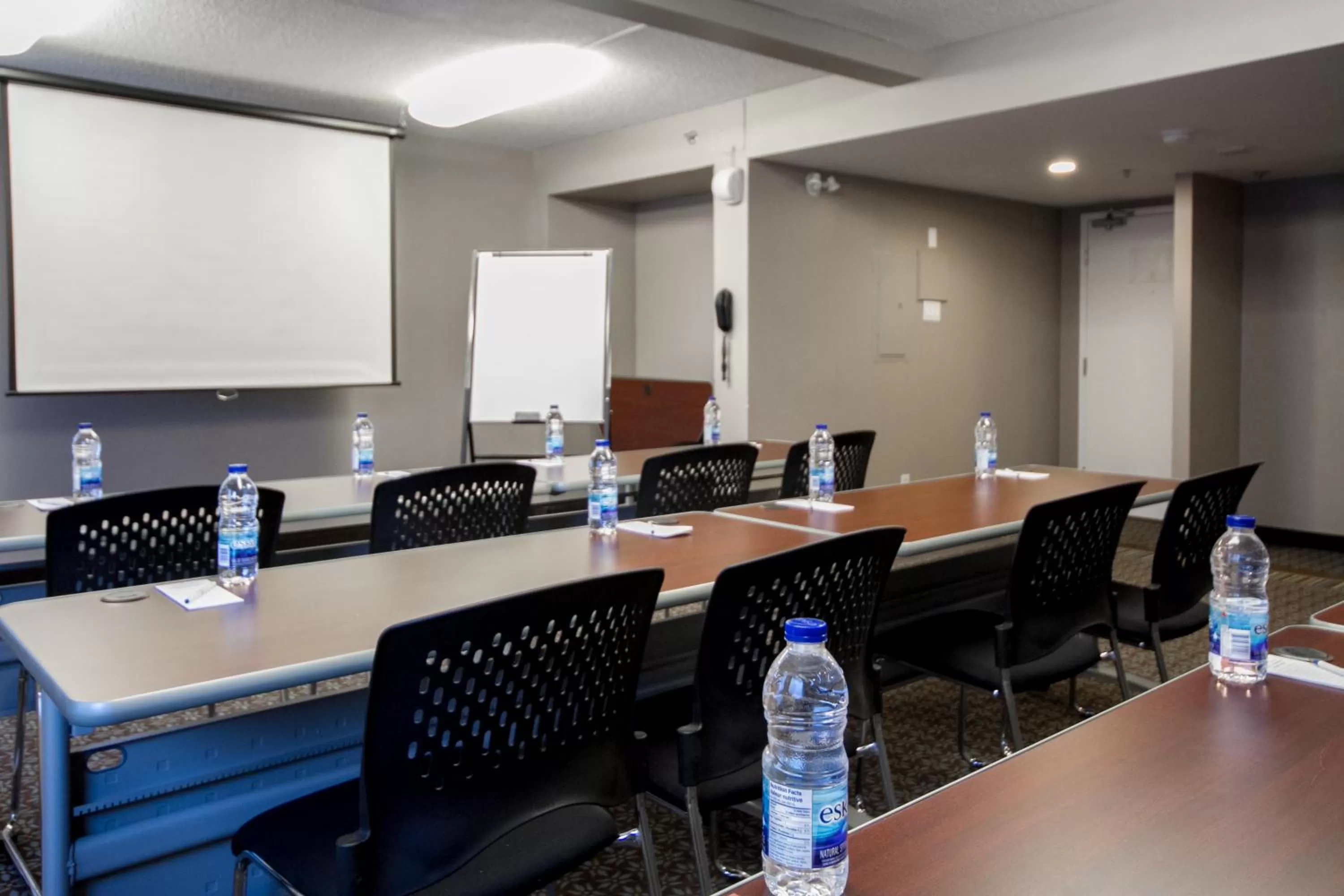 Meeting/conference room in Hôtel Saint-Laurent Montréal