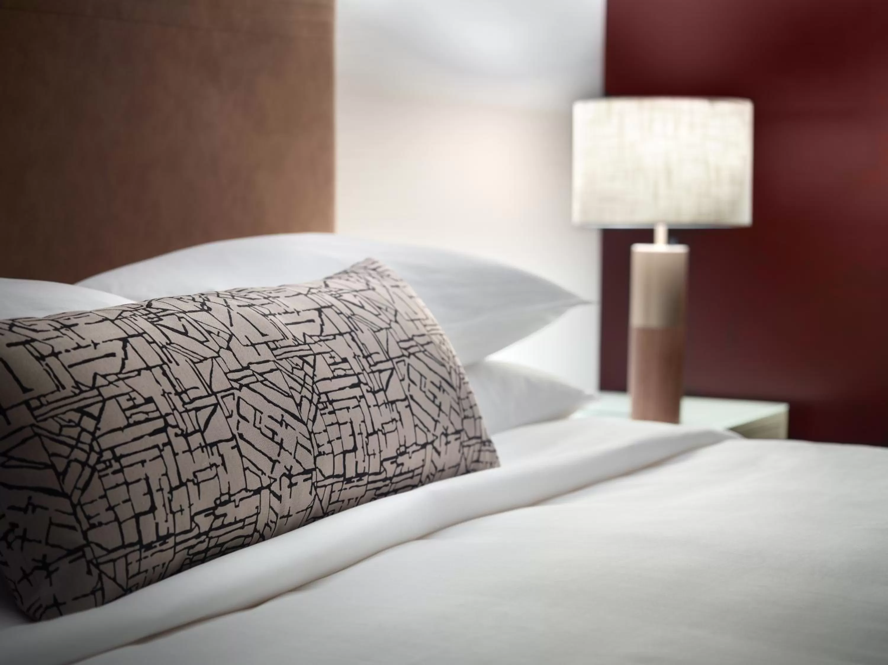 Deluxe King Room in Omni Viking Lakes