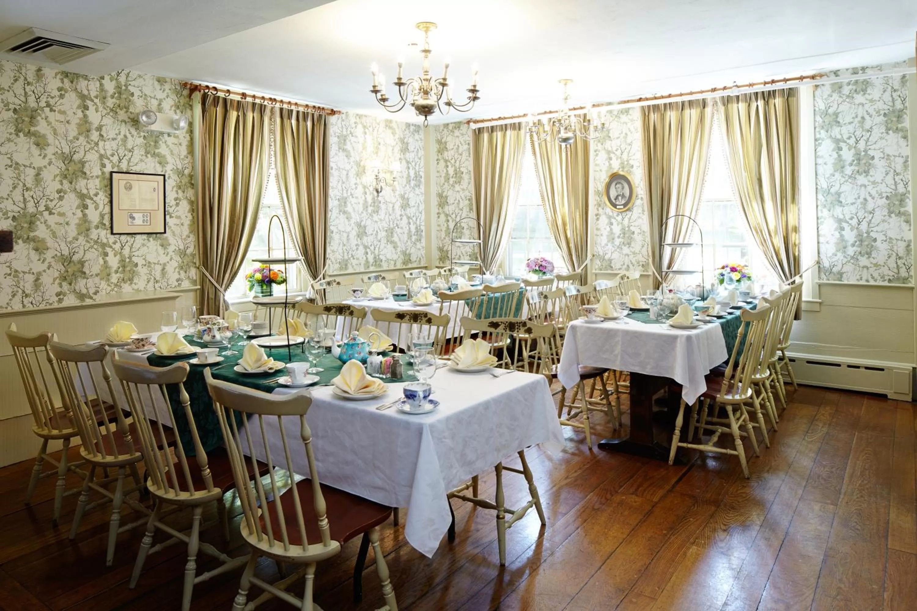 Restaurant/places to eat in Concord's Colonial Inn