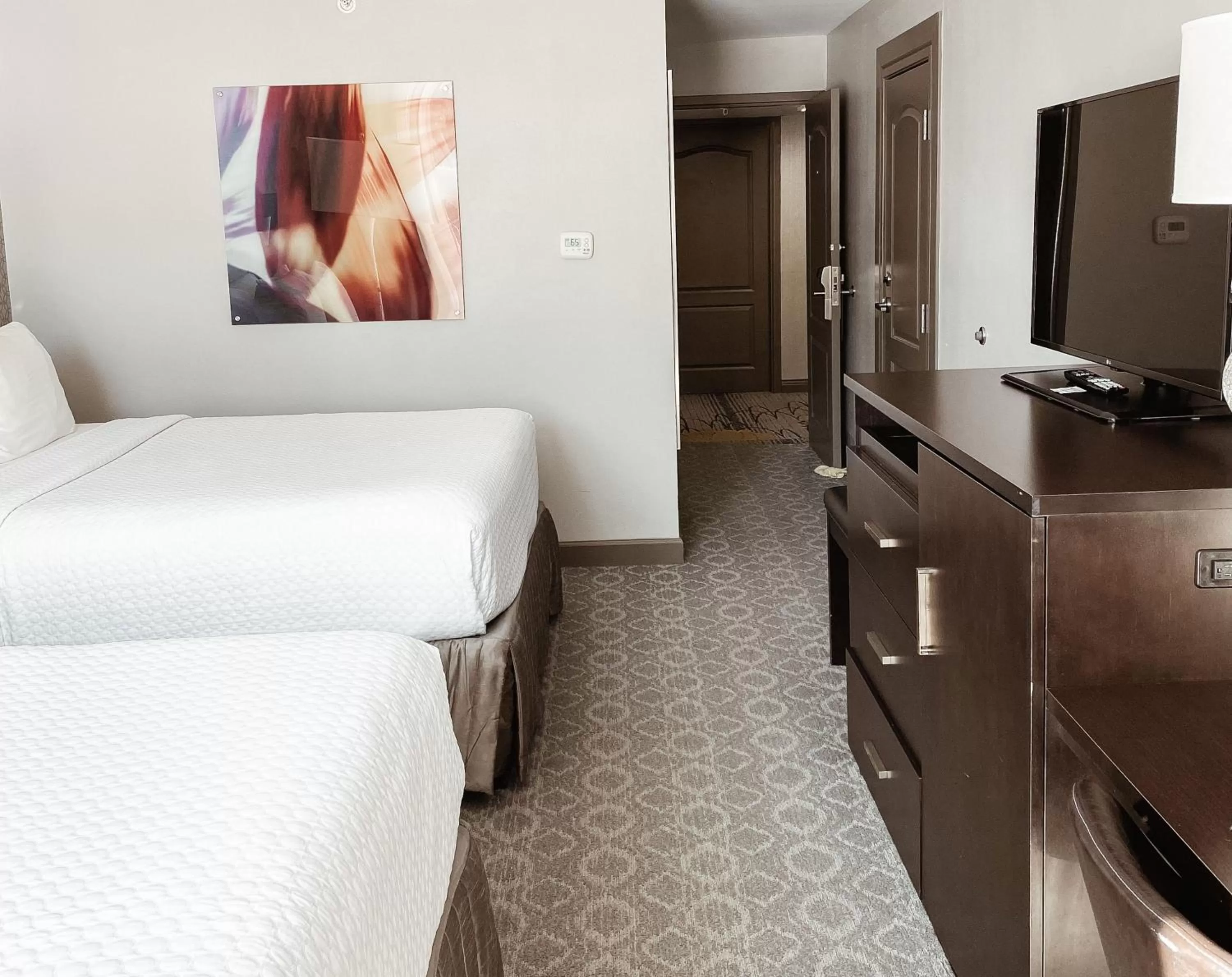 Photo of the whole room, Bed in Crowne Plaza Chicago SW - Burr Ridge by IHG