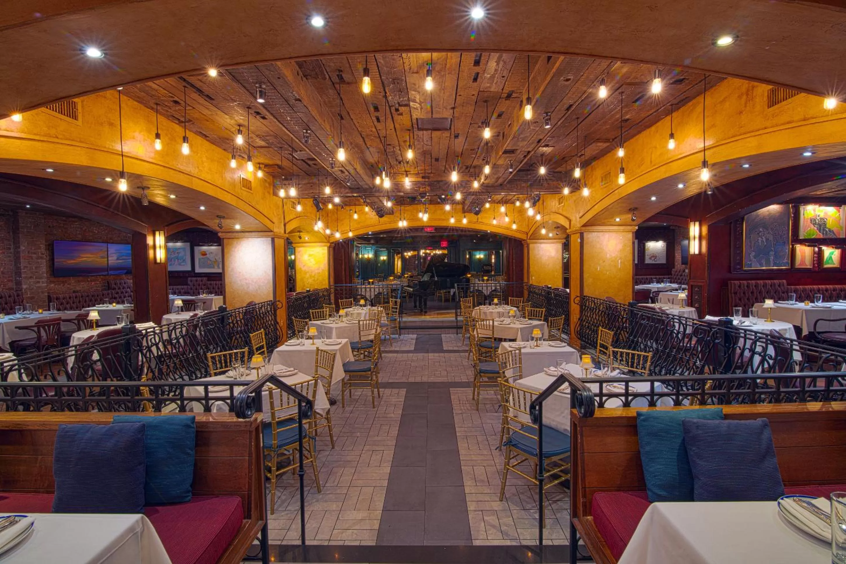 Restaurant/places to eat in Hotel Edison Times Square