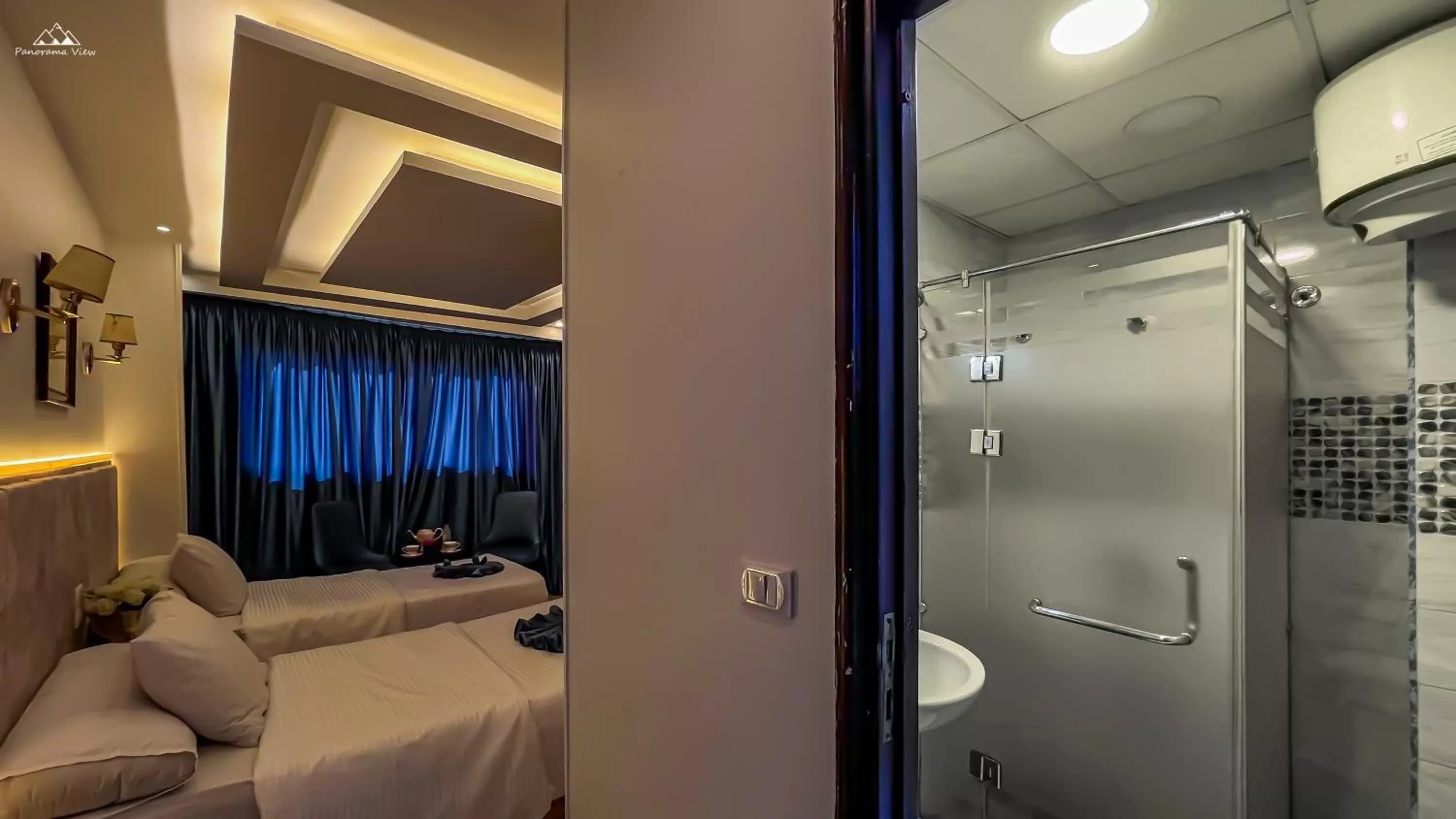 Bedroom in PANORAMA view pyramids