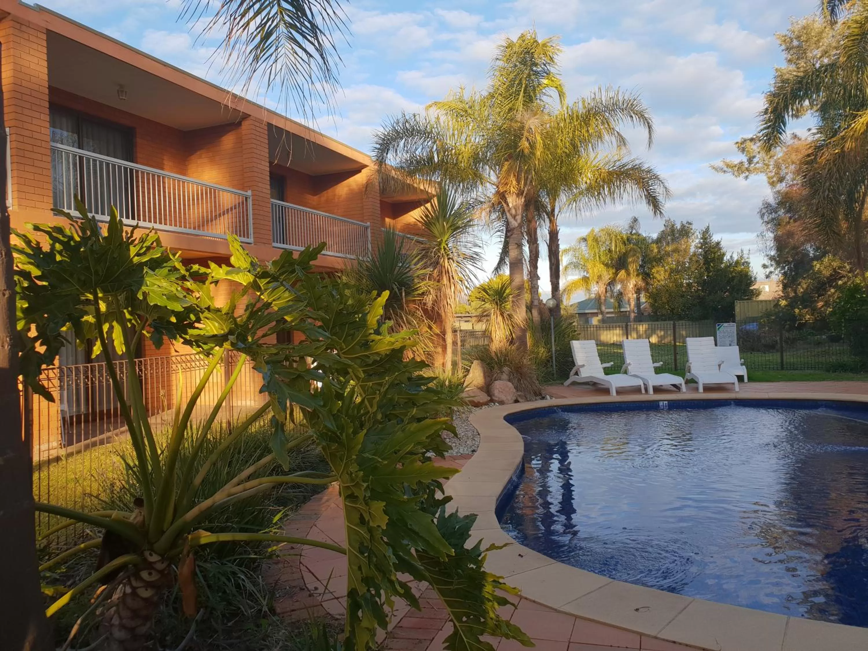 Swimming pool in Crystal Fountain Motel Albury