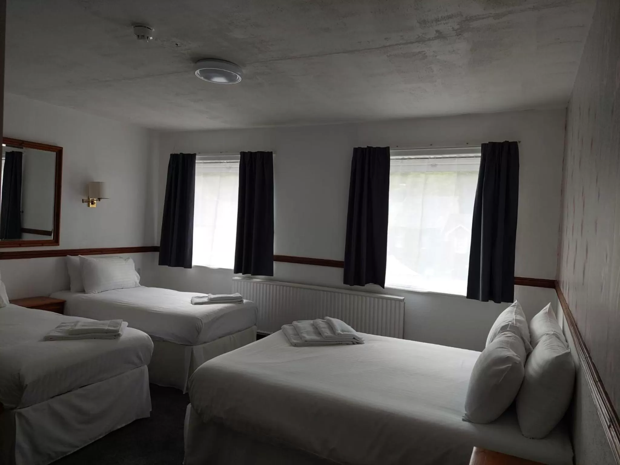 Bedroom, Bed in Twa Dogs Inn