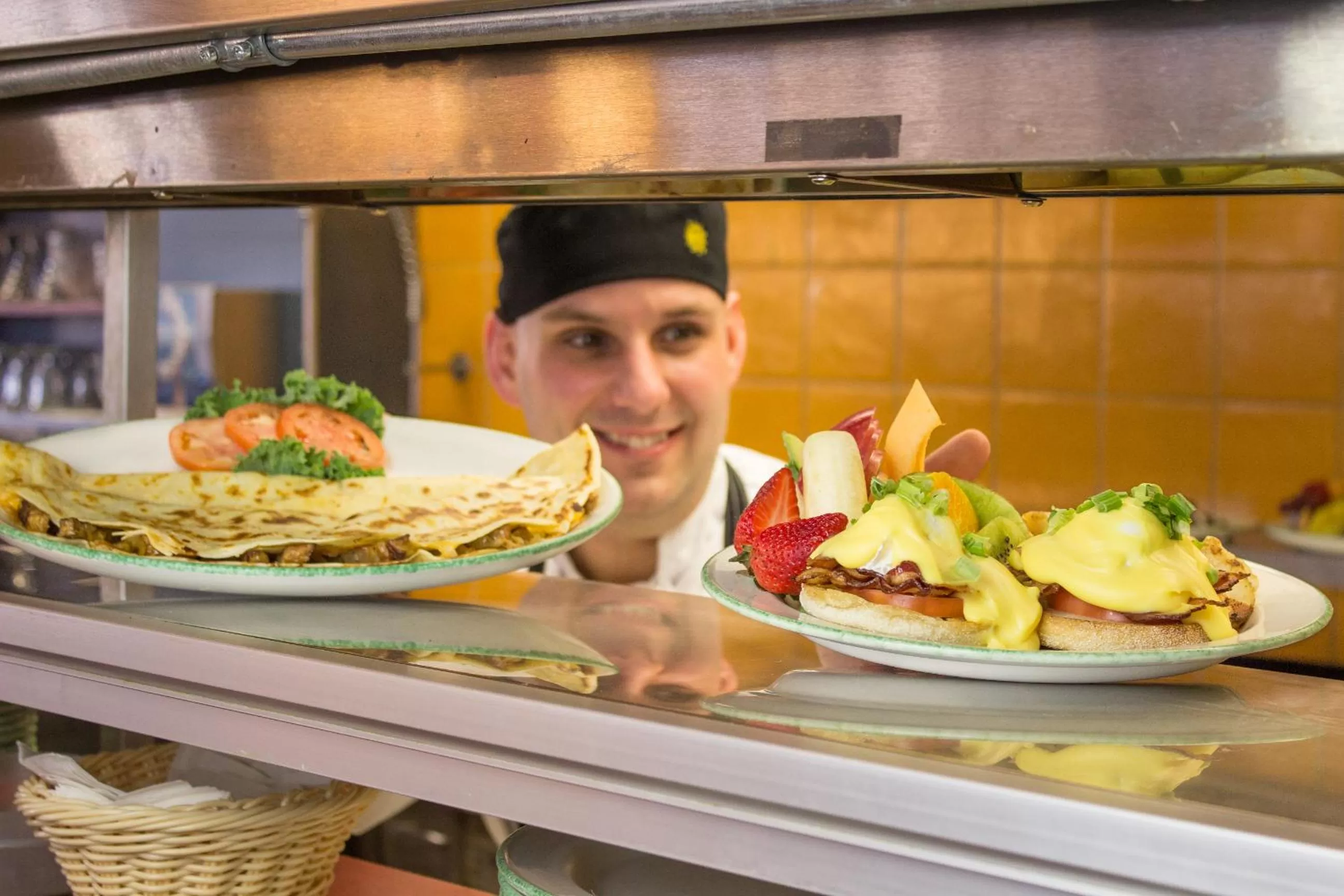 Restaurant/places to eat in Days Inn by Wyndham Edmonton Downtown