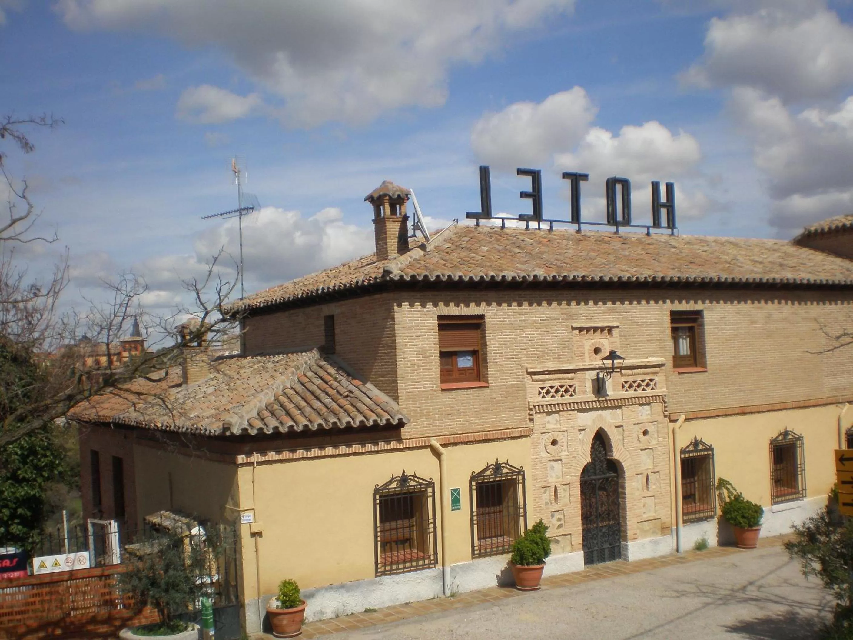 Facade/entrance in Hotel Los Cigarrales