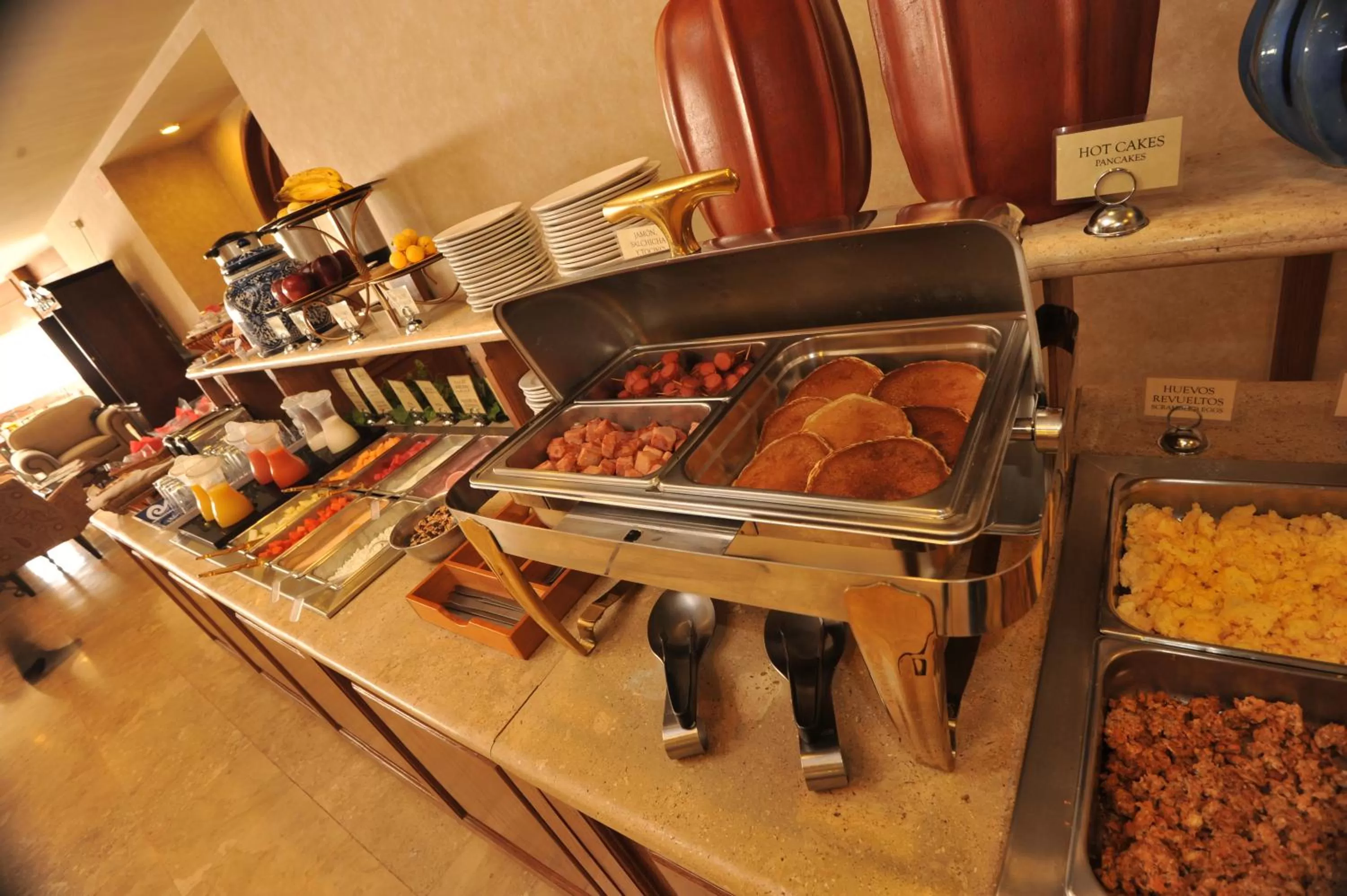 Buffet breakfast in Fresno Galerias