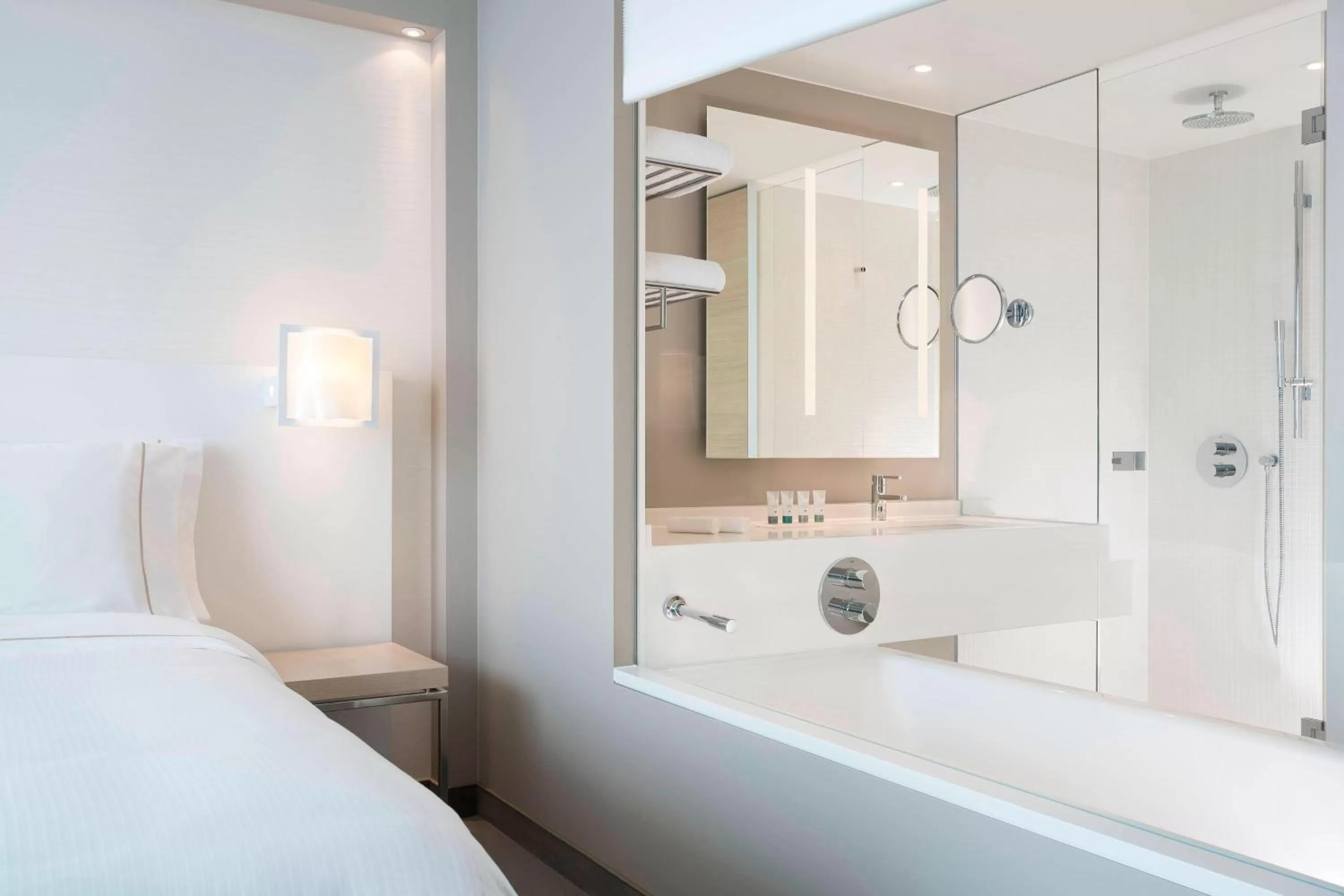 Bathroom, Bed in The Westin Hamburg Elbphilharmonie