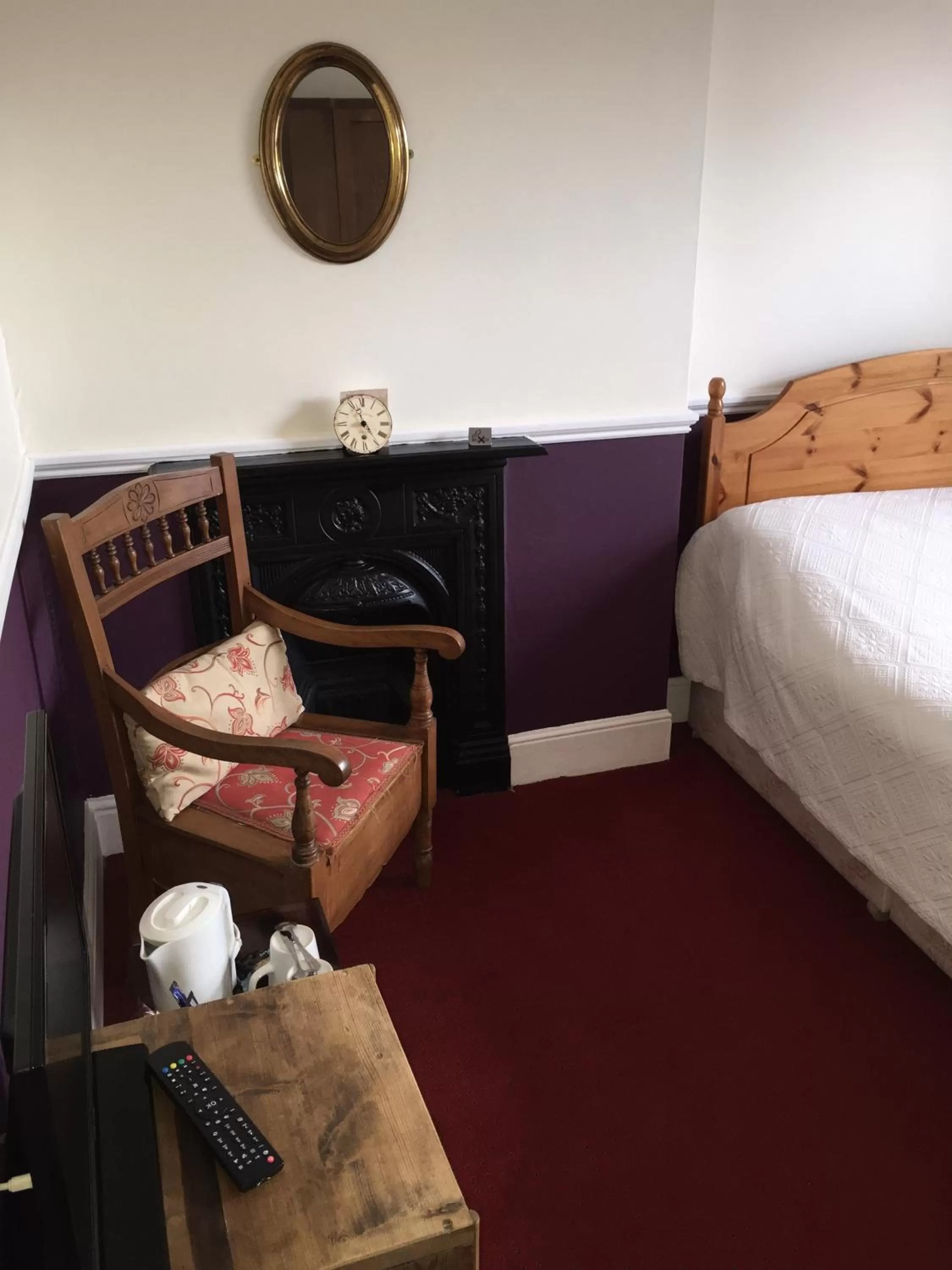 Seating area, Bed in The Ship Inn