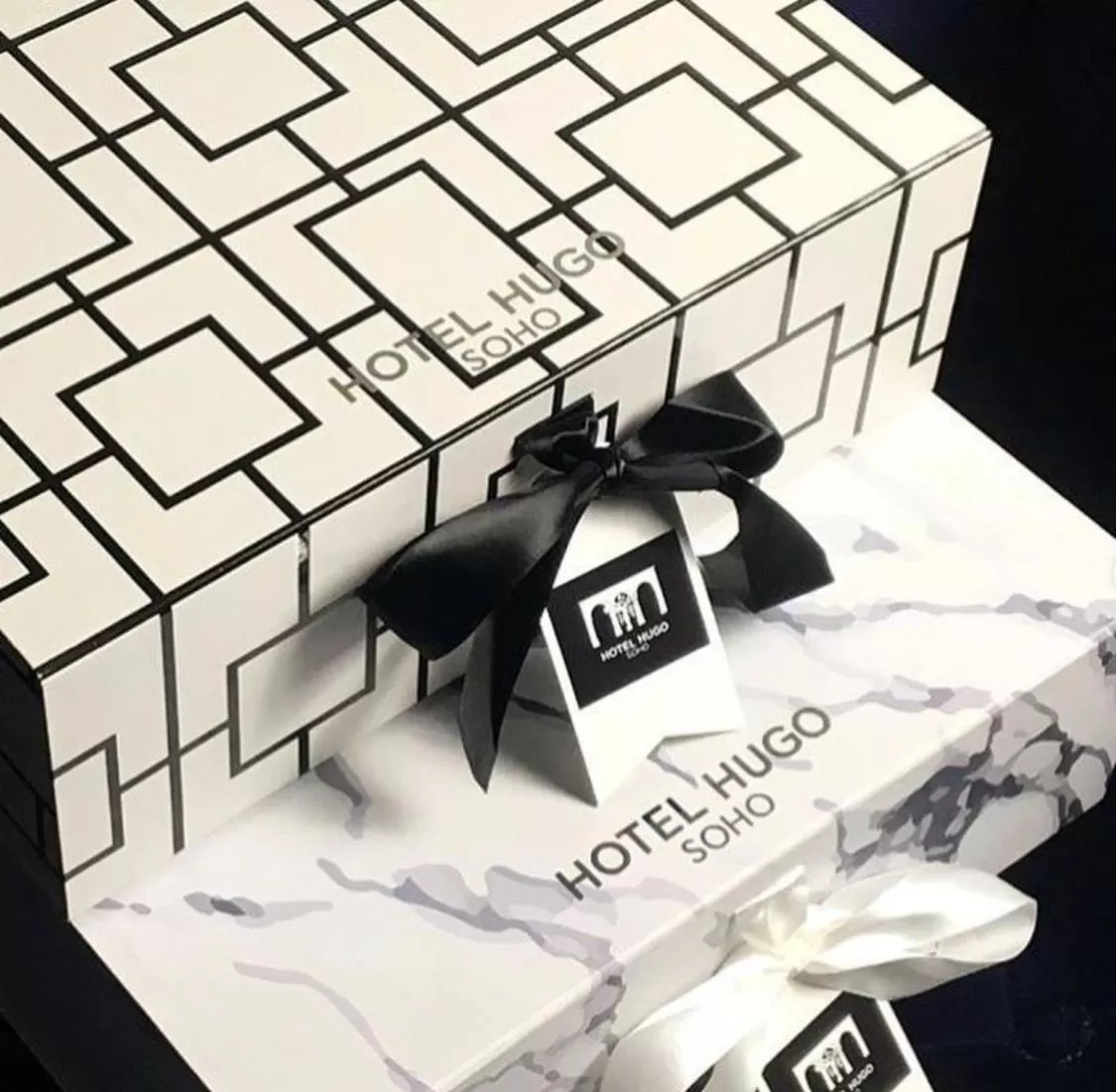 Logo/Certificate/Sign in Hotel Hugo