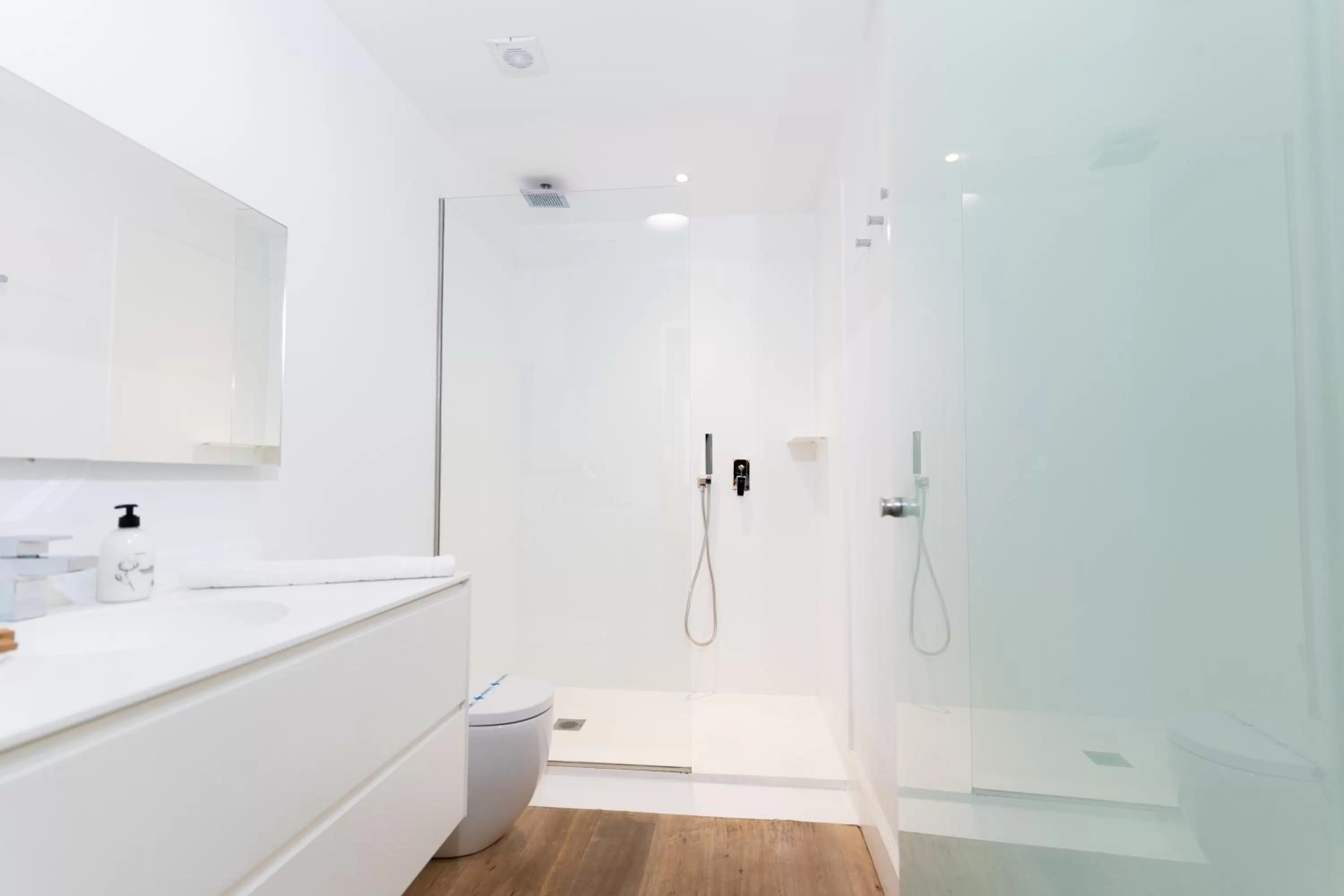 Shower in Can Roca Nou