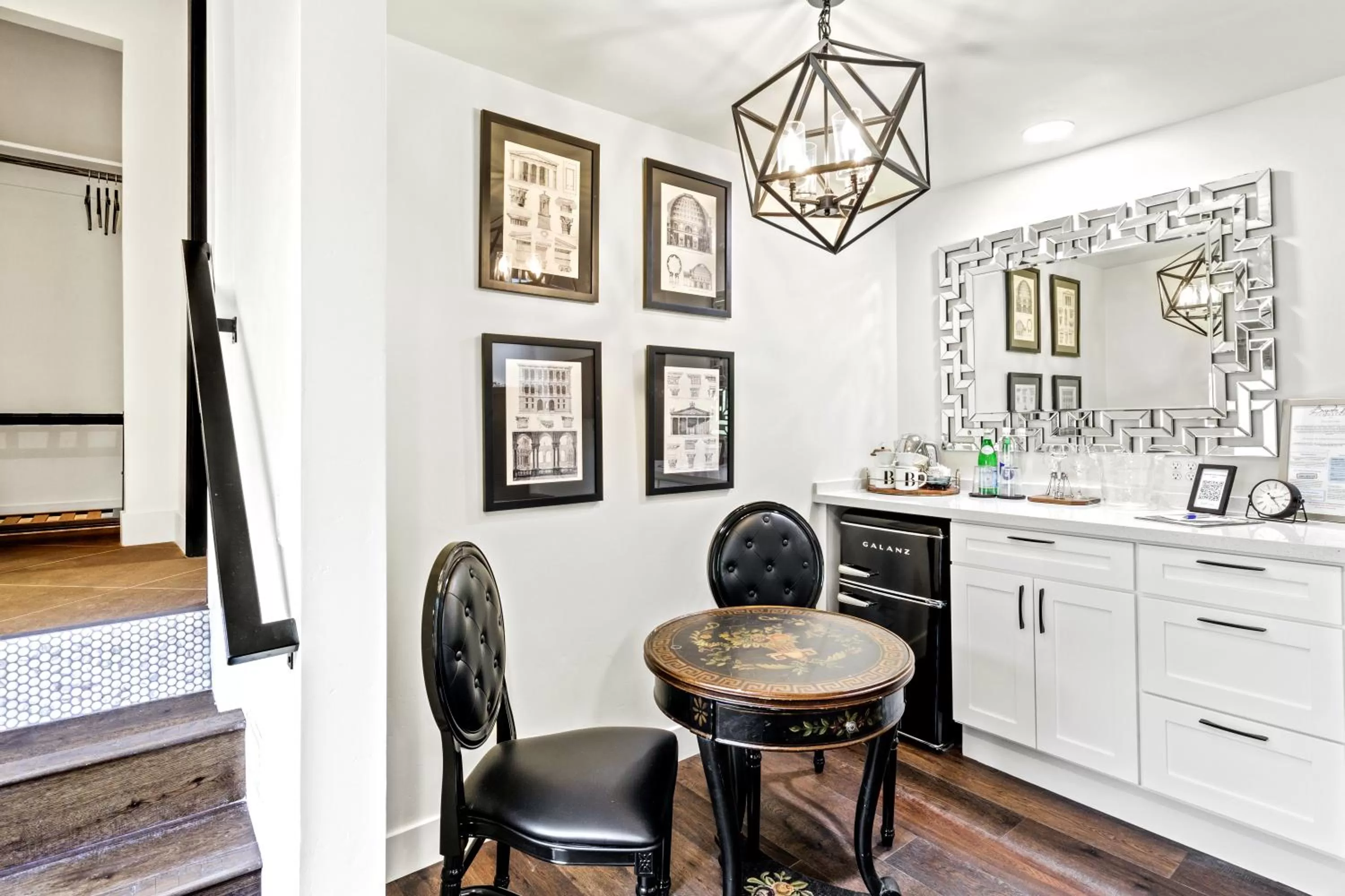 Seating area in Bespoke Inn Flagstaff