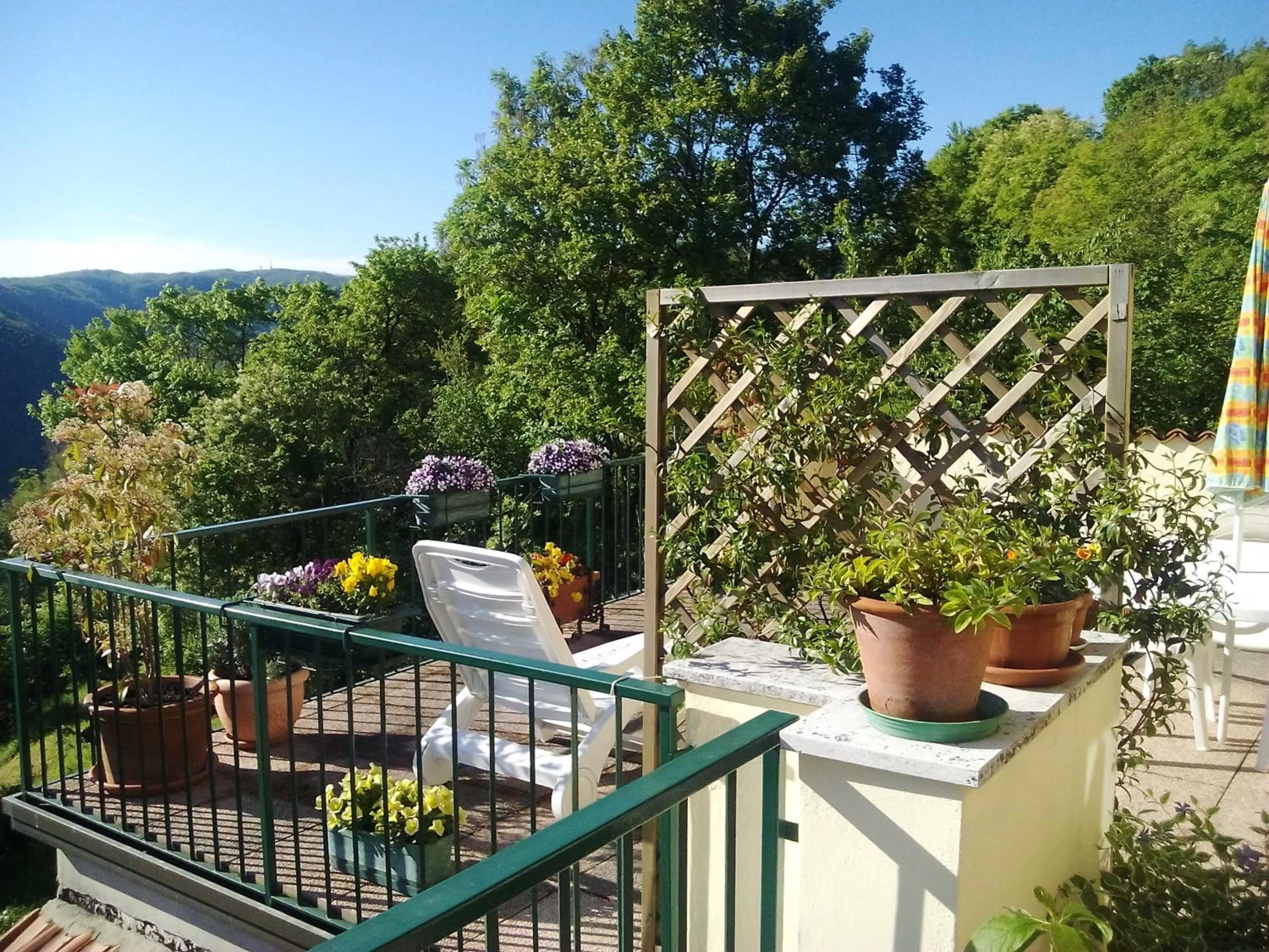 Photo of the whole room in B&B Il Suono del Bosco