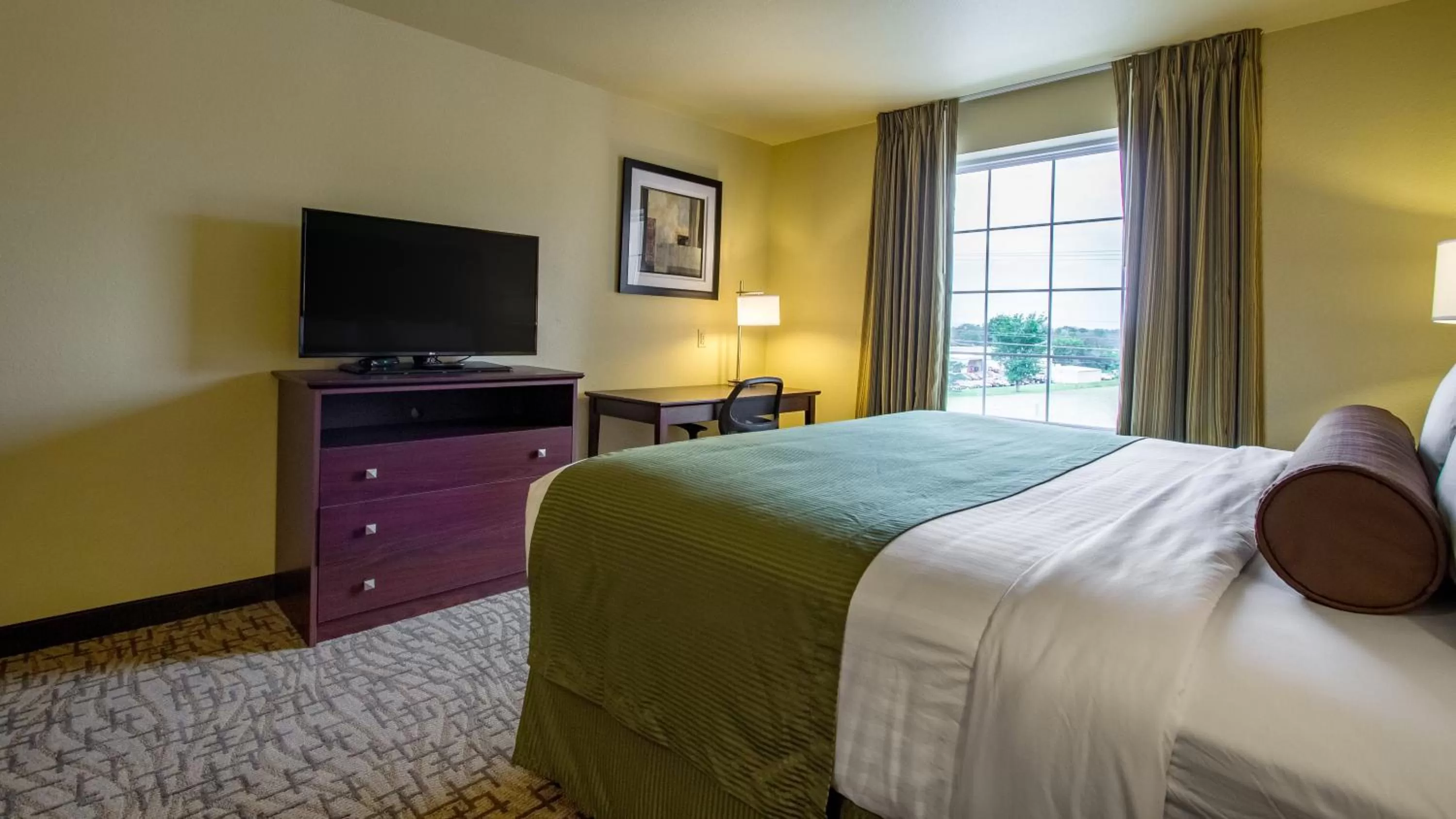 Bed in Cobblestone Hotel & Suites - Orrville