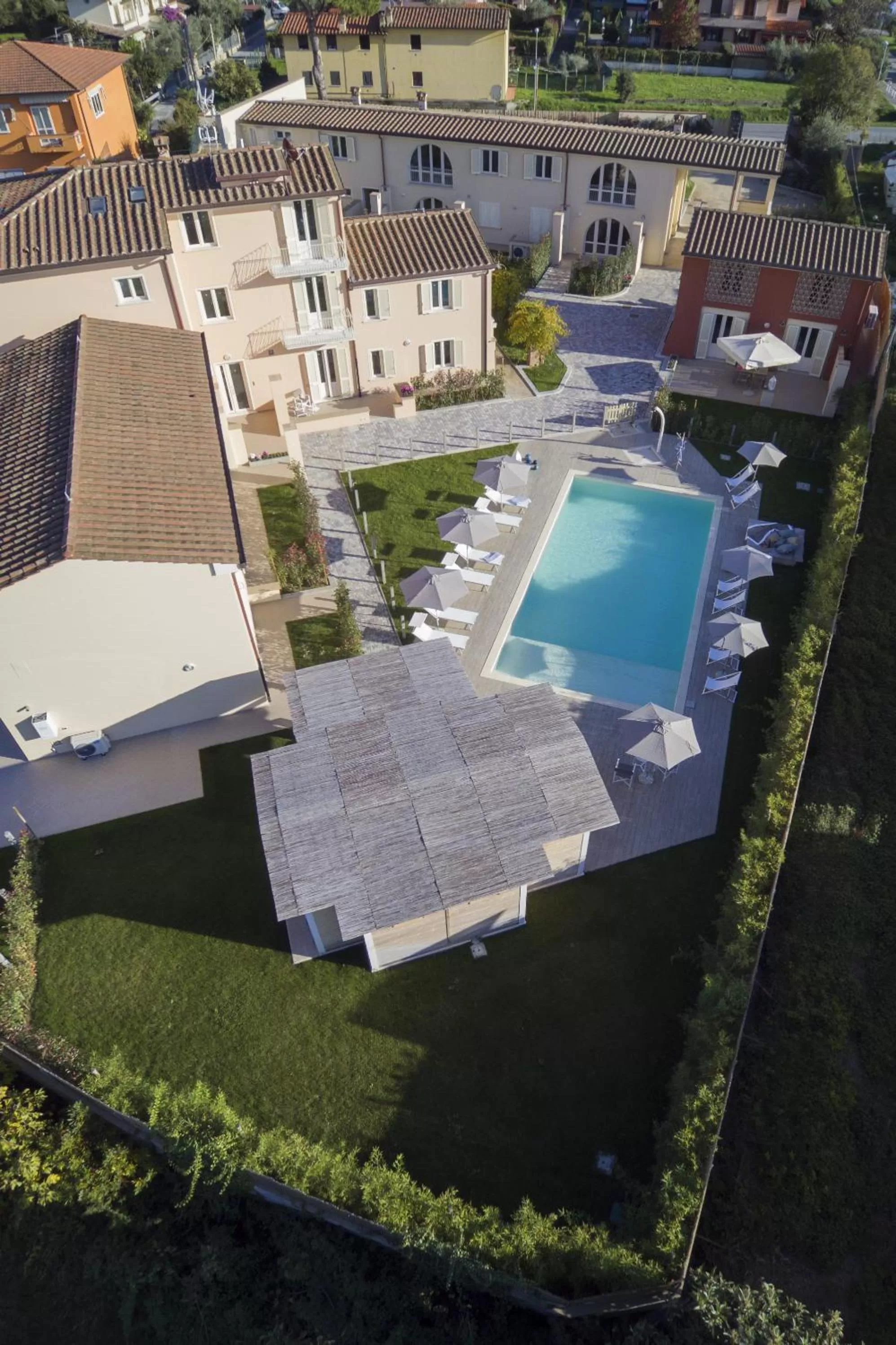 Pool view in Il Tremarino