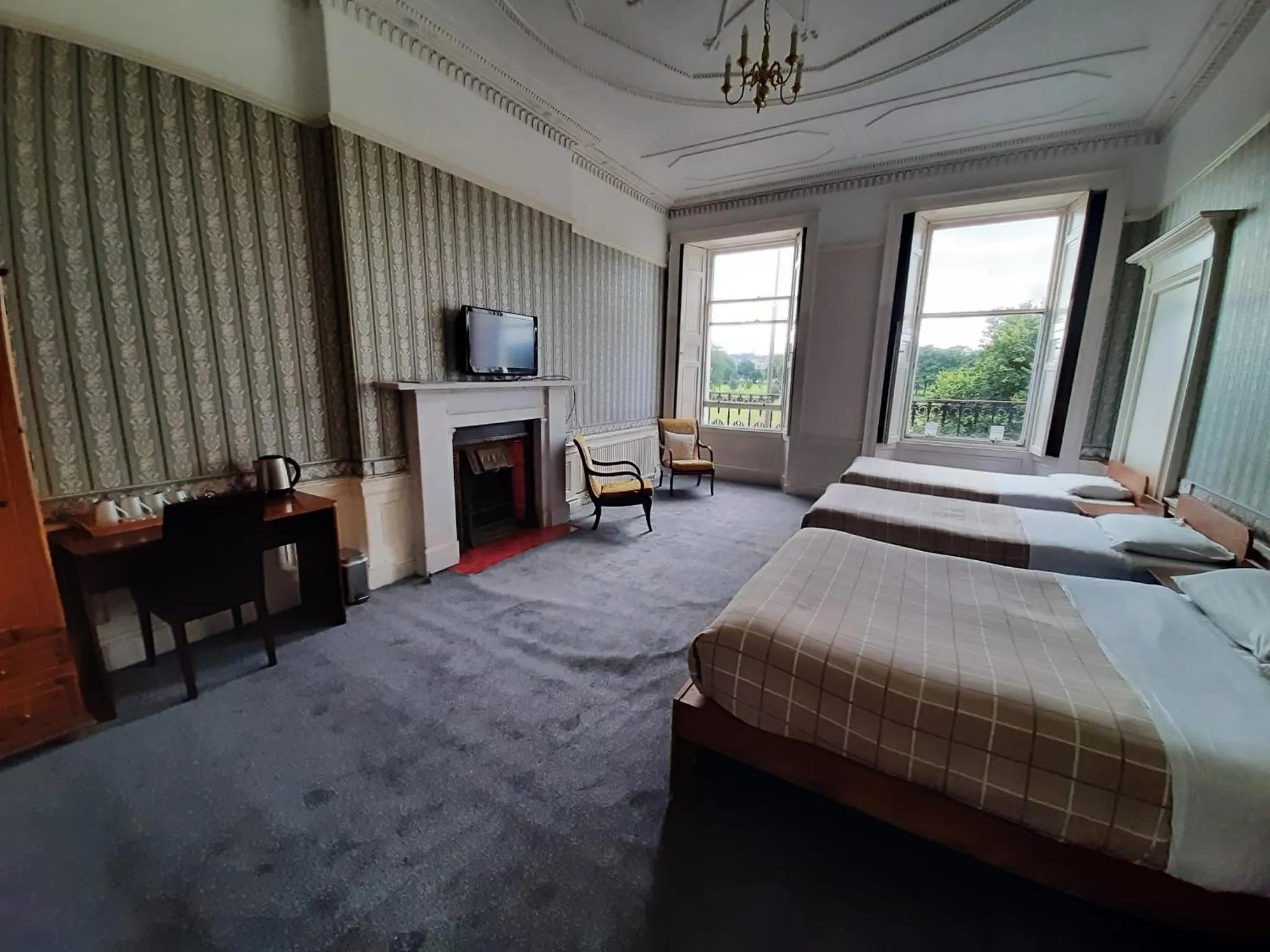 Photo of the whole room in Adelphi Hotel