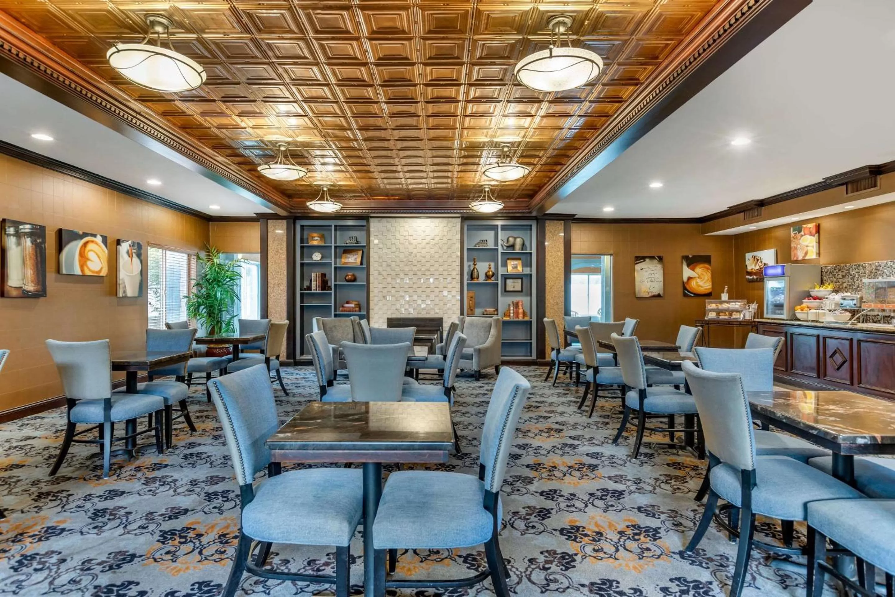 Restaurant/places to eat in Comfort Suites Southgate-Detroit