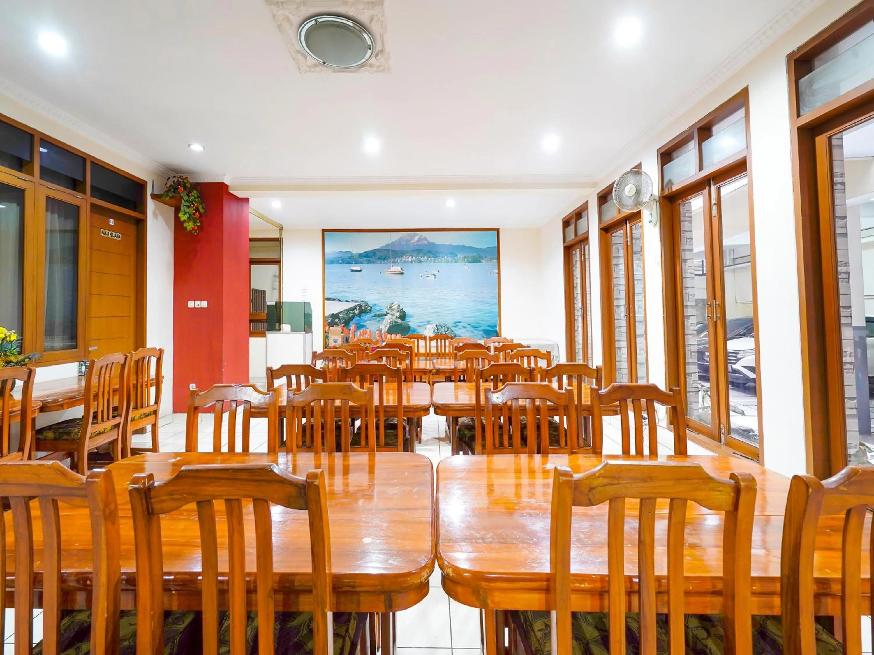 Restaurant/Places to Eat in OYO Collection O 91297 Hotel Sakura