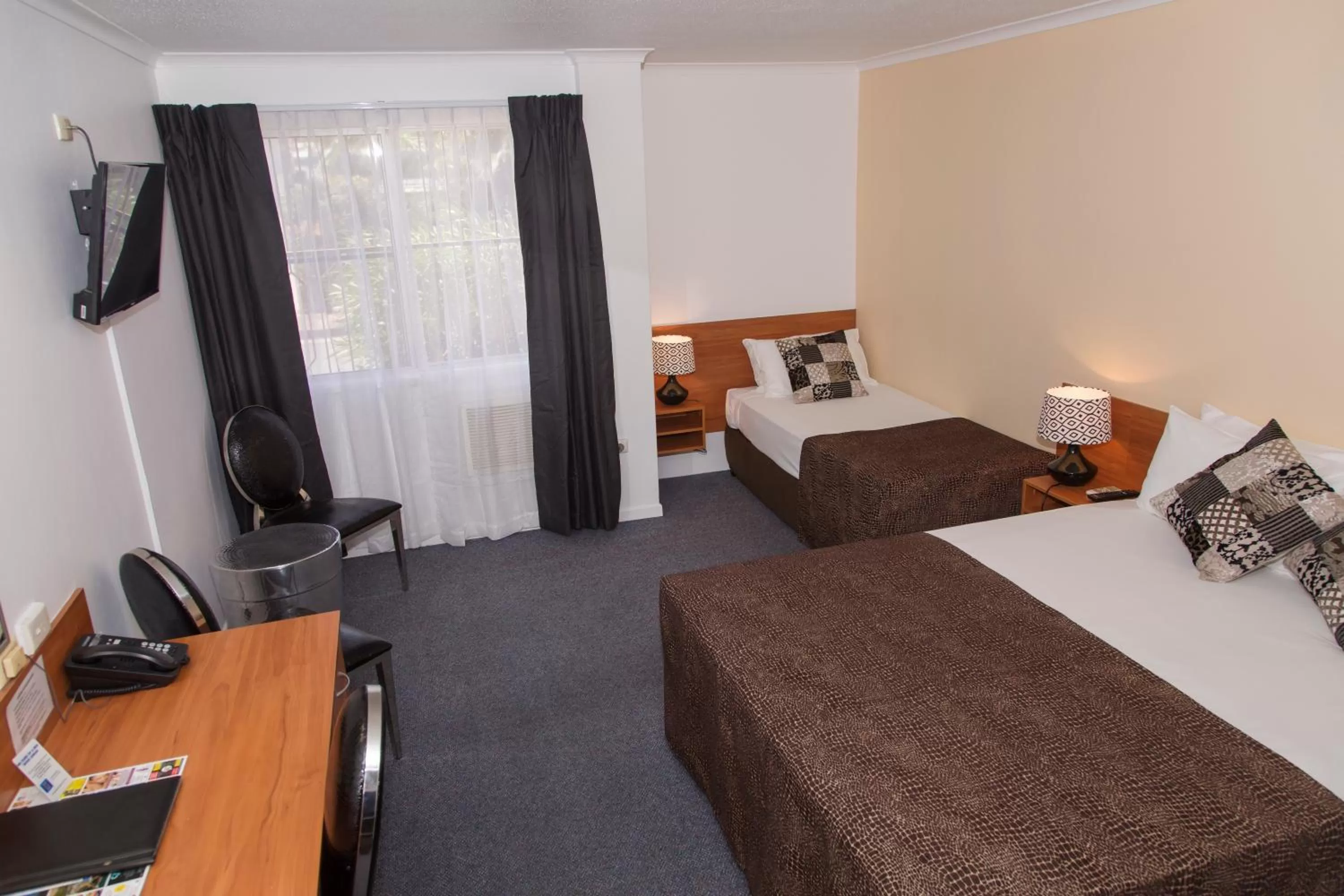 Bed in Hampton Villa Motel