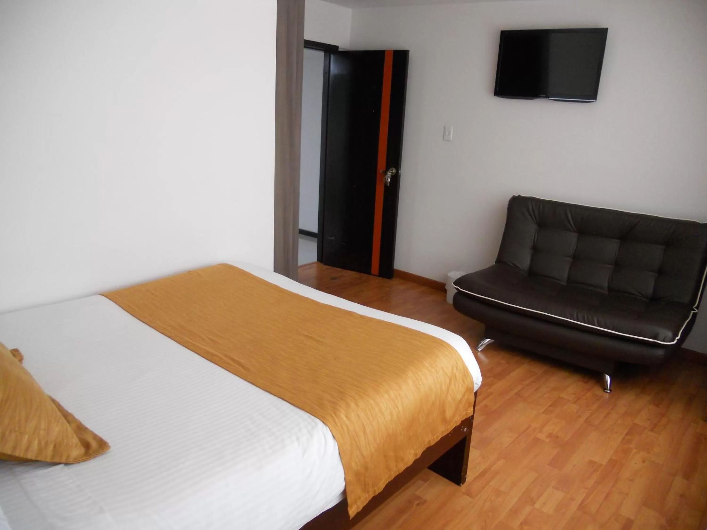 Photo of the whole room, Bed in Hotel Expo Inn Embajada