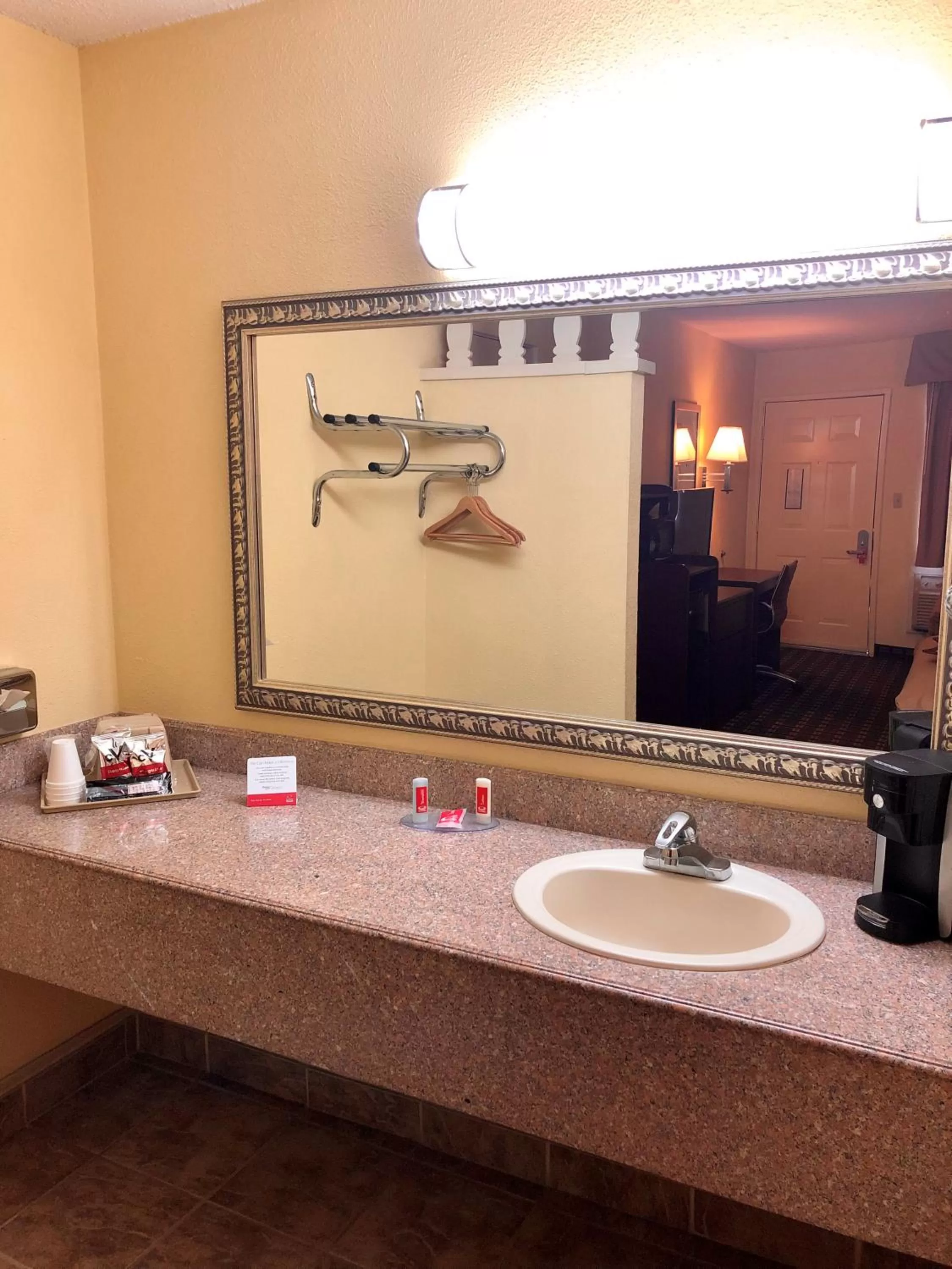 King Room - Accessible/Non-Smoking in Econo Lodge Downtown Albuquerque