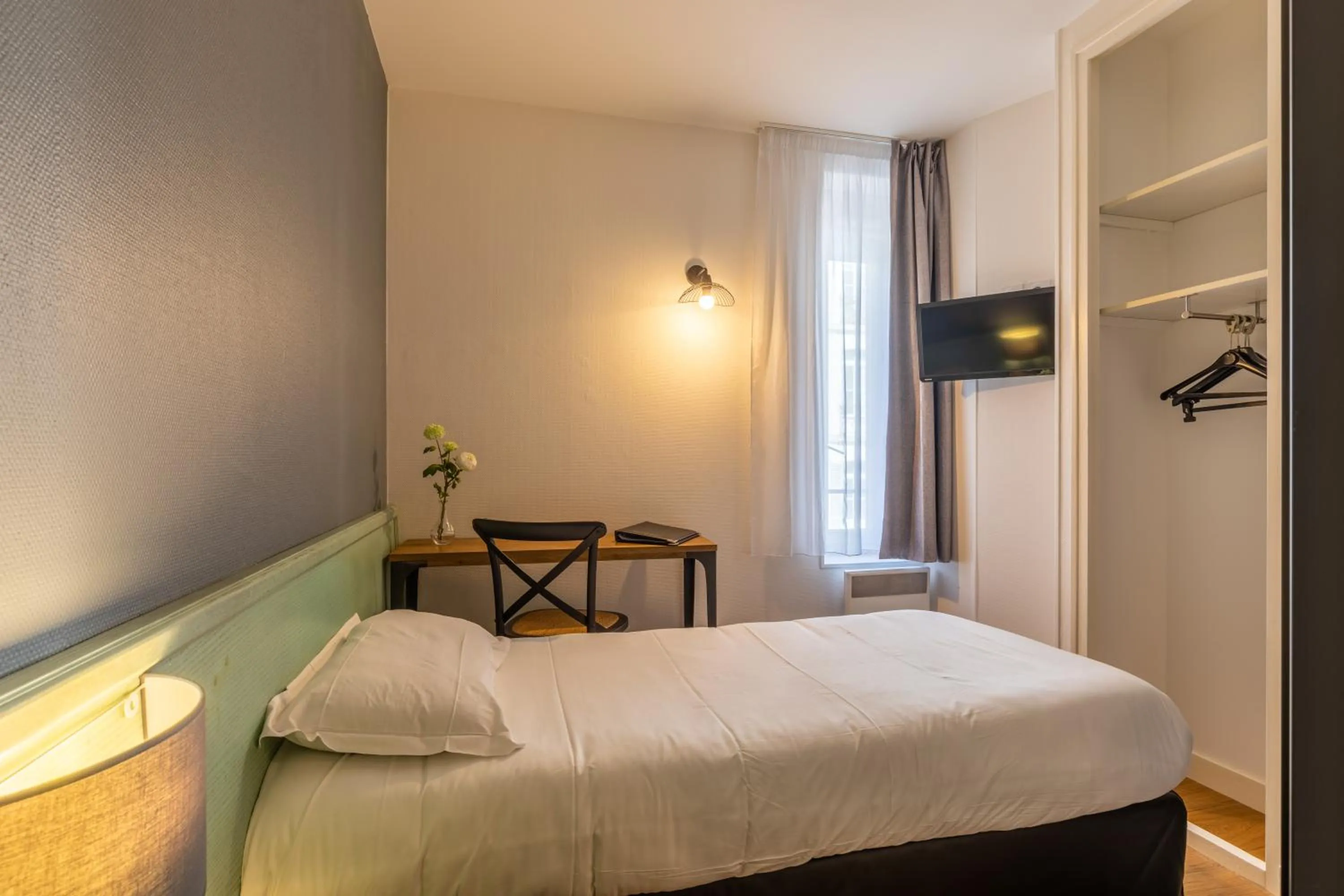 Bedroom, Bed in Atlantic Hotel Rennes Centre Gare