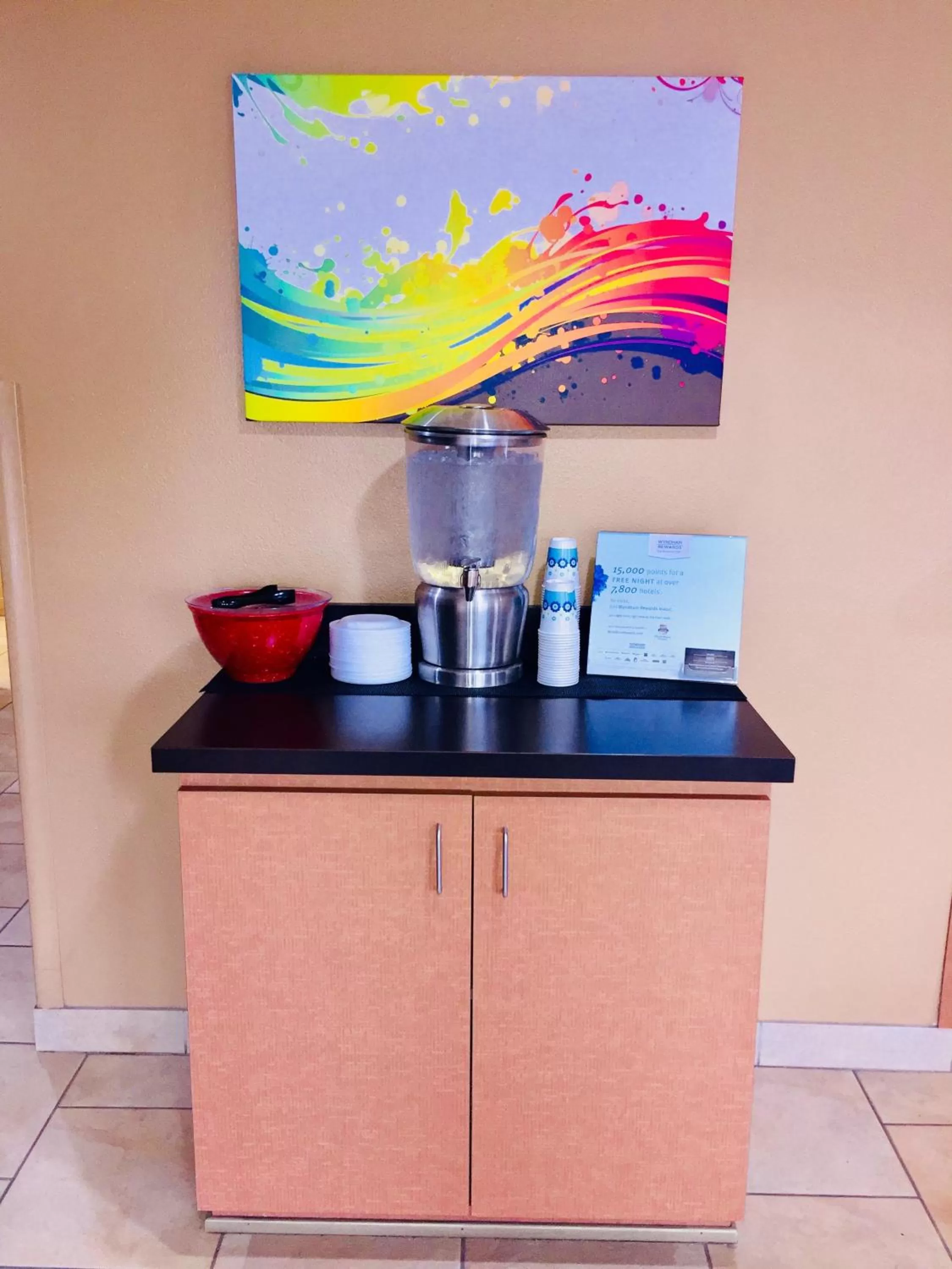 Food and drinks in Super 8 by Wyndham Radcliff Ft. Knox Area