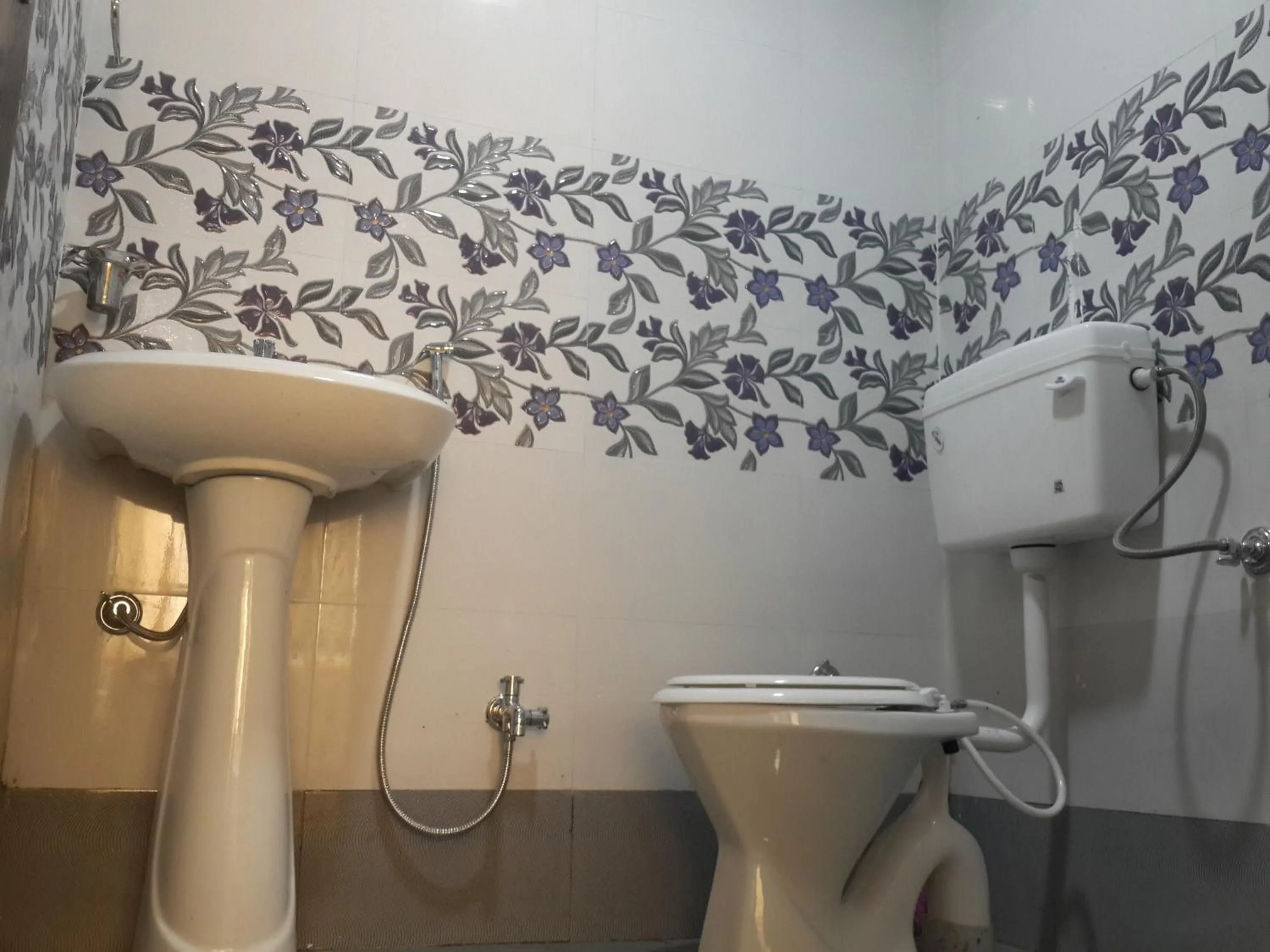 Bed in Hotel Holiday Era Opposite Railway Station