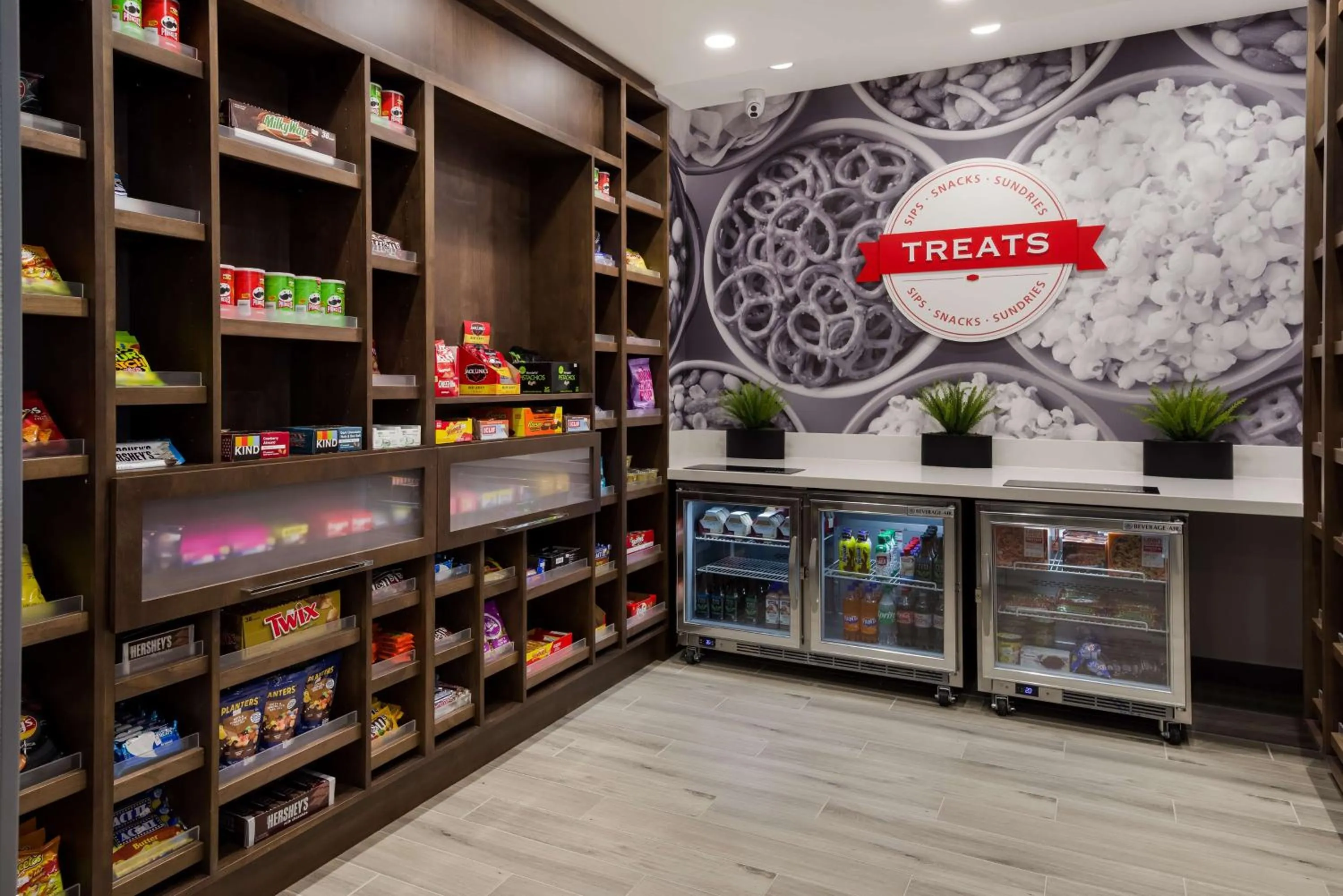 On-site shops in Hampton Inn Concord