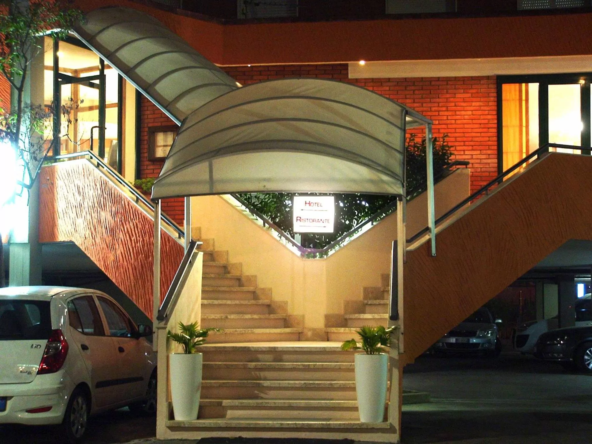 Facade/entrance in Hotel Toscana